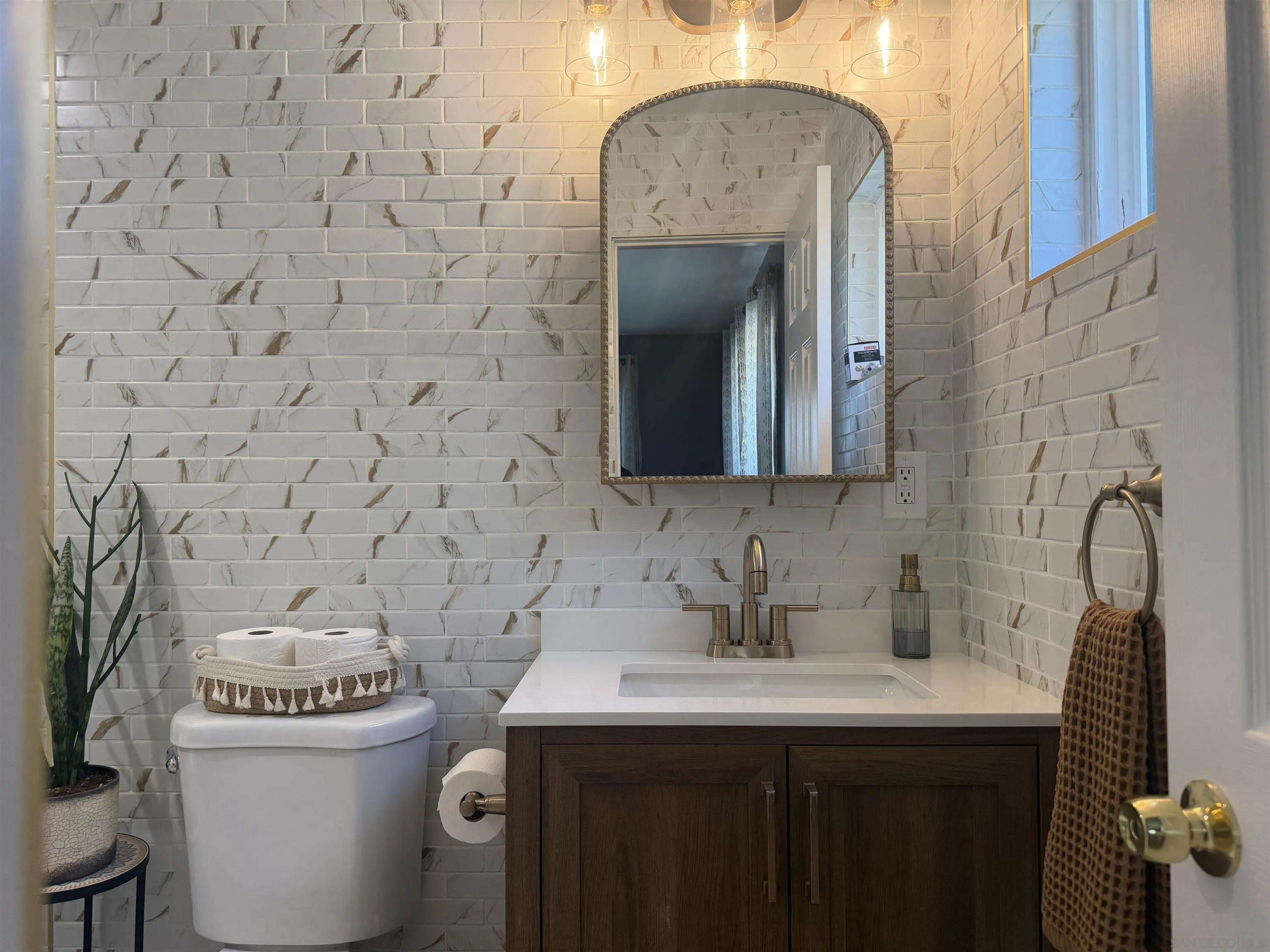 https://cdn.realtyfeed.com/cdn/127/260022498/d169b0a46584f01d5fee2553706356ab.webp