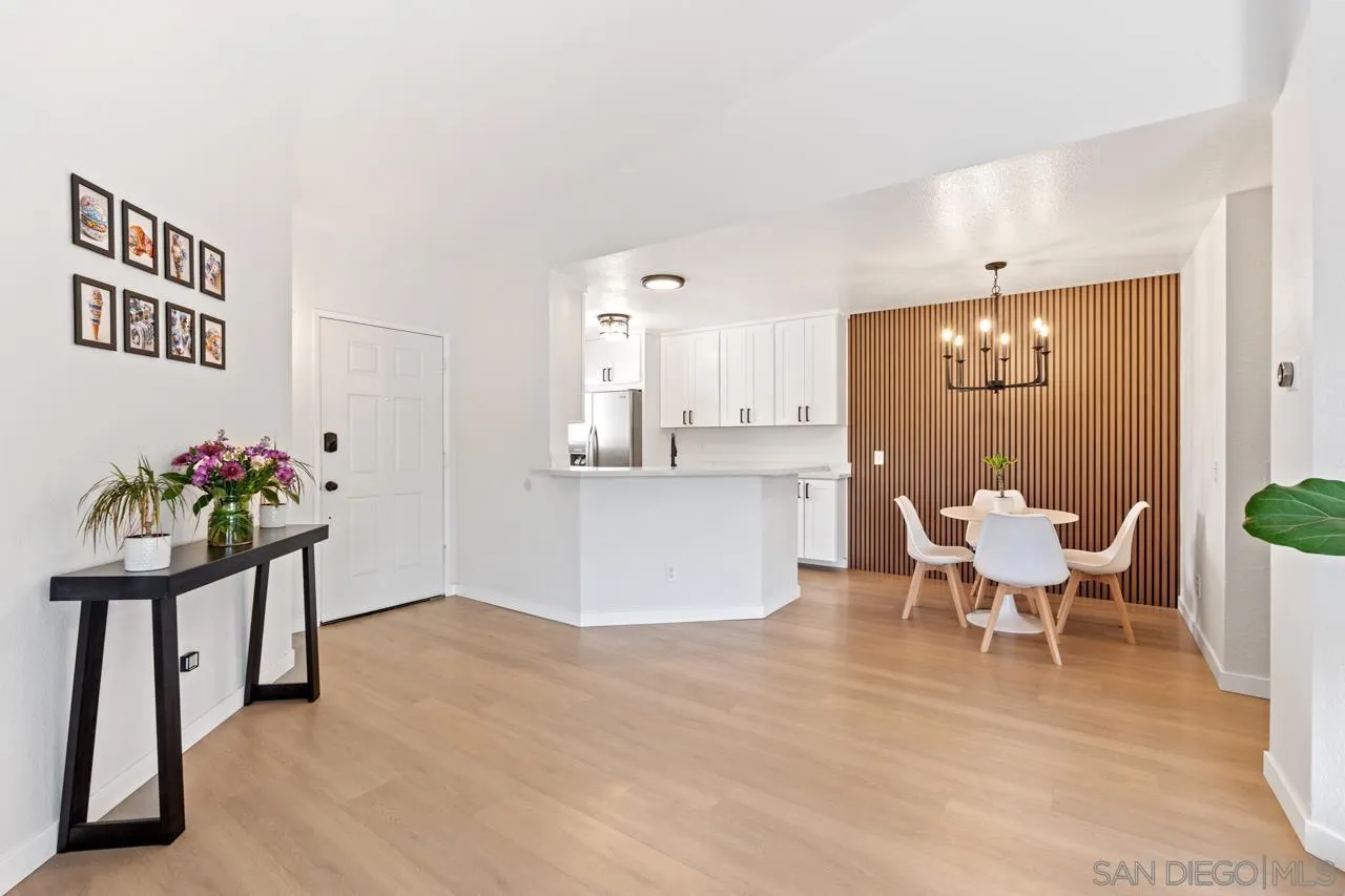 https://cdn.realtyfeed.com/cdn/127/260022499/bae8a51b78657096cf25a38a95c42237.webp