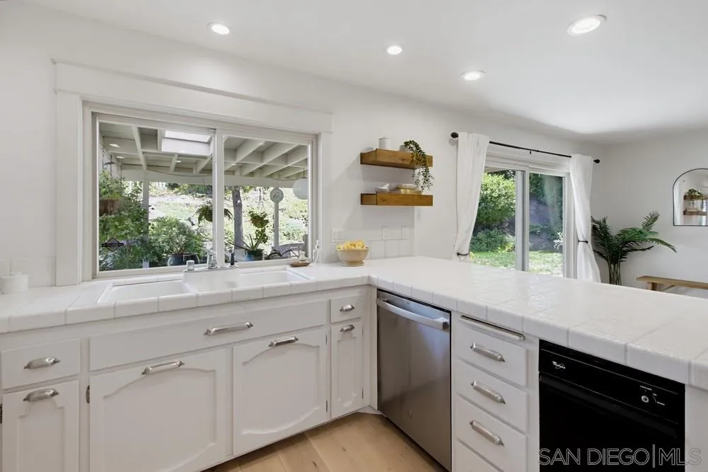 https://cdn.realtyfeed.com/cdn/127/260022514/70c2af2a478aa37d3e265881e67a3938.webp