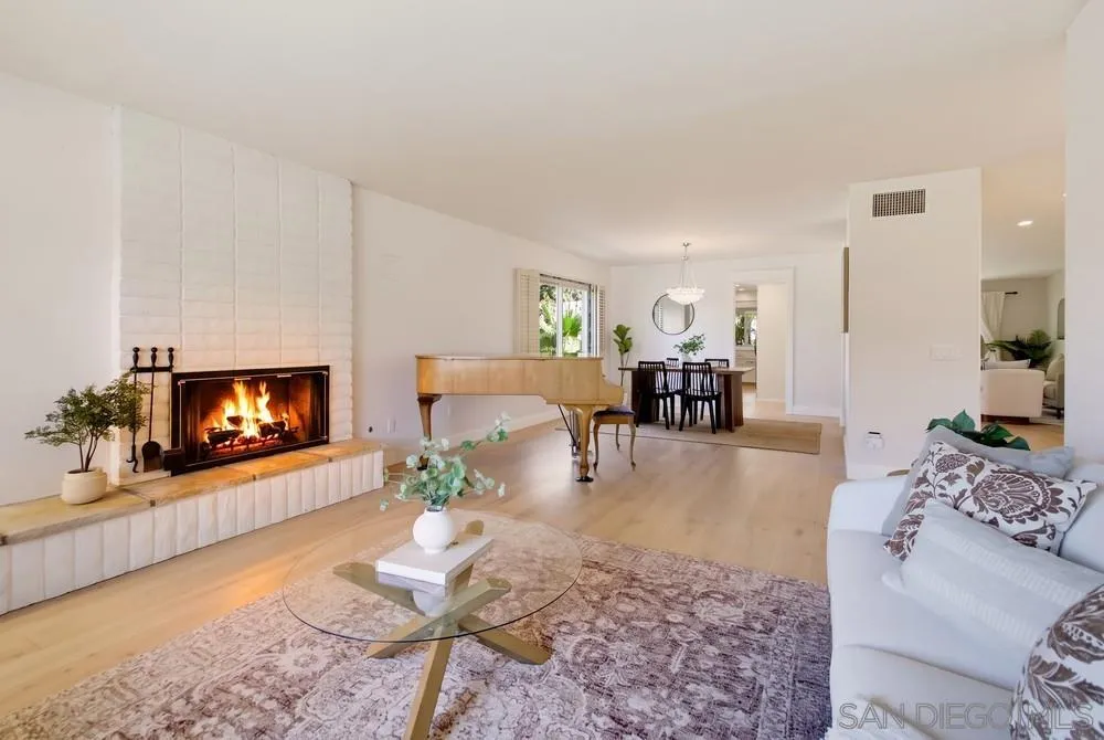 https://cdn.realtyfeed.com/cdn/127/260022514/940b4ff766ca5ced1f7493673de30cd7.webp