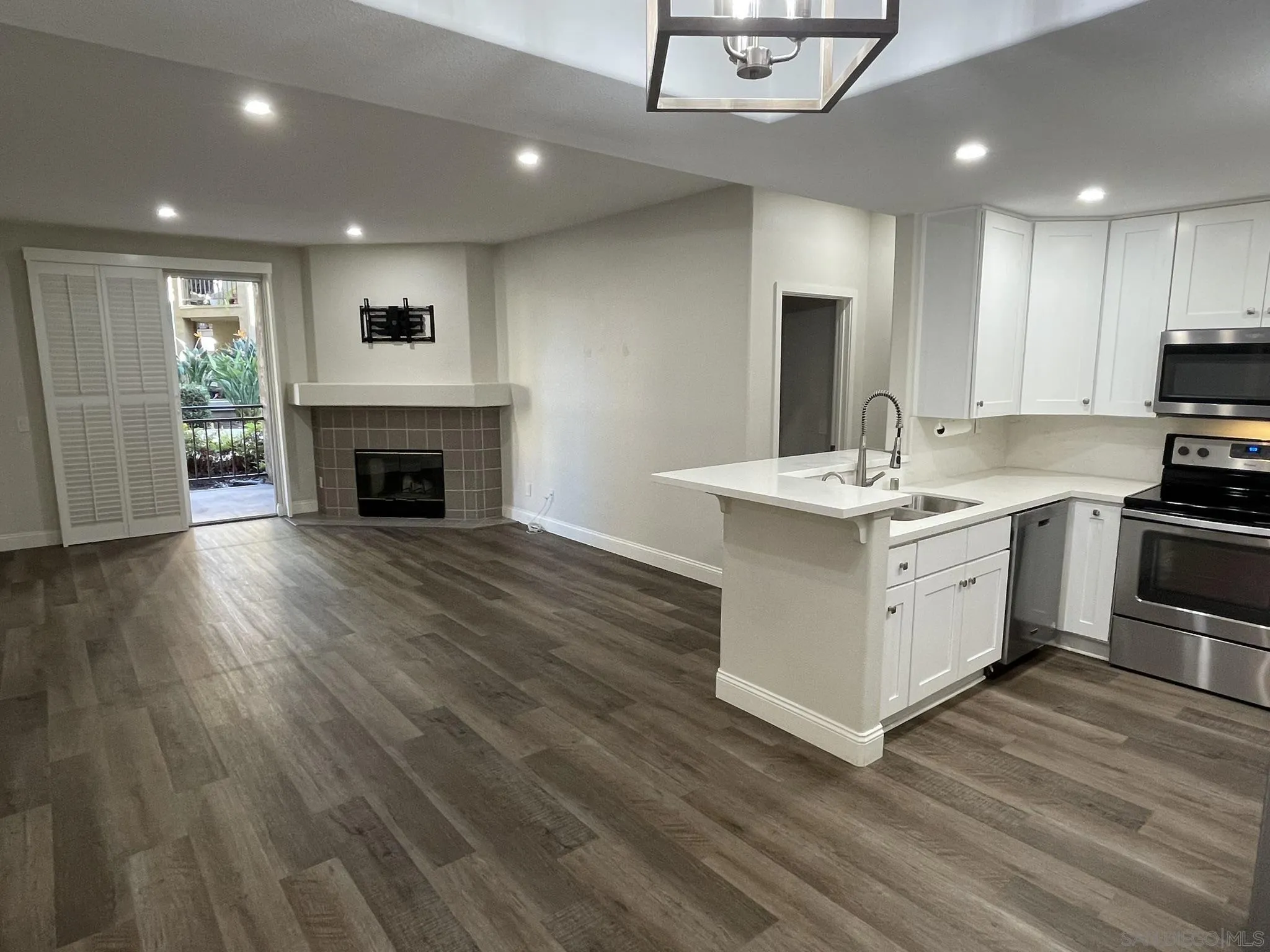 550 Camino De La Reina Unit 112, San Diego, CA 92108 - Main photo, San Diego, CA