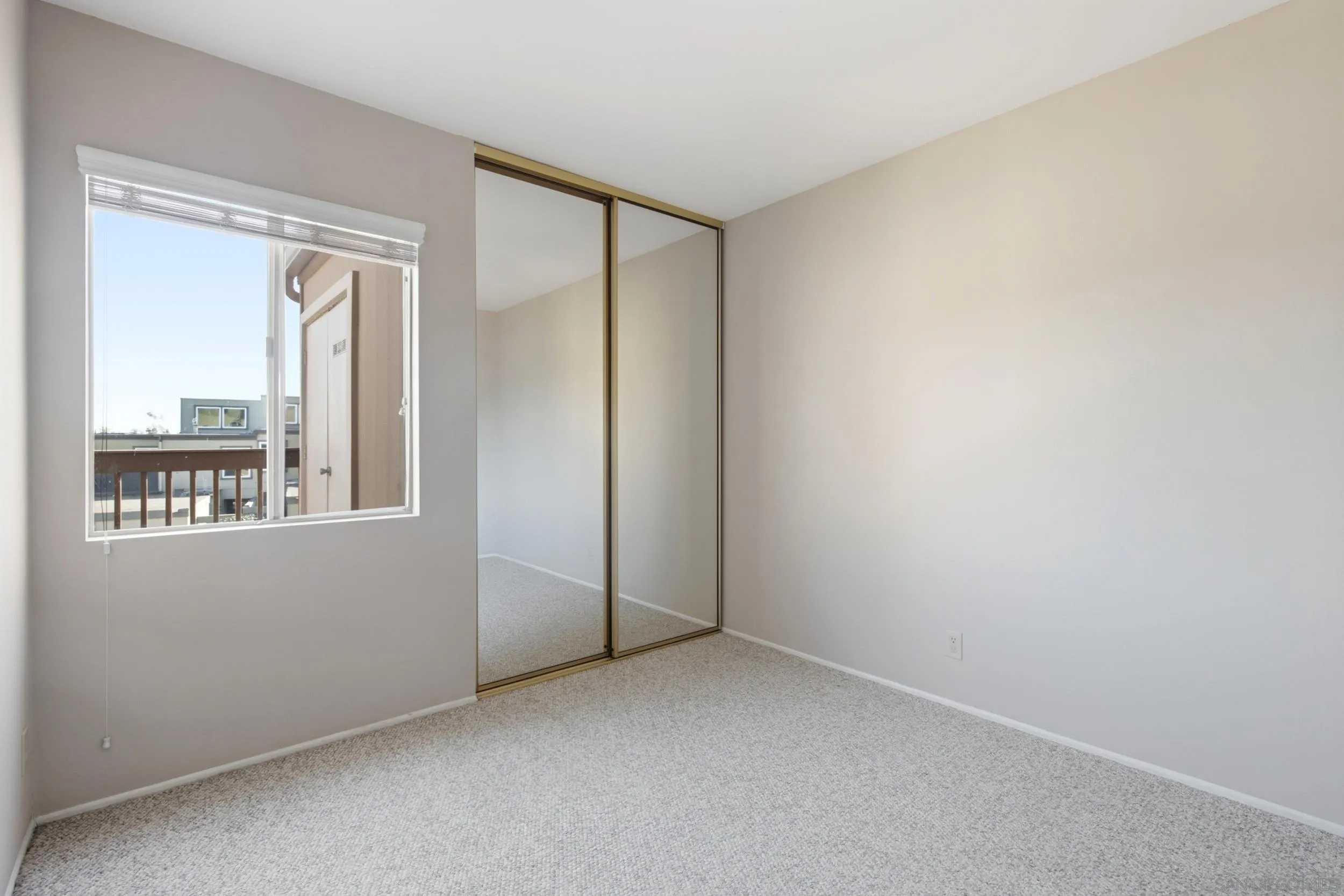 https://cdn.realtyfeed.com/cdn/127/260022527/190ecf46c7a31394768d8d8ef9ccc009.webp
