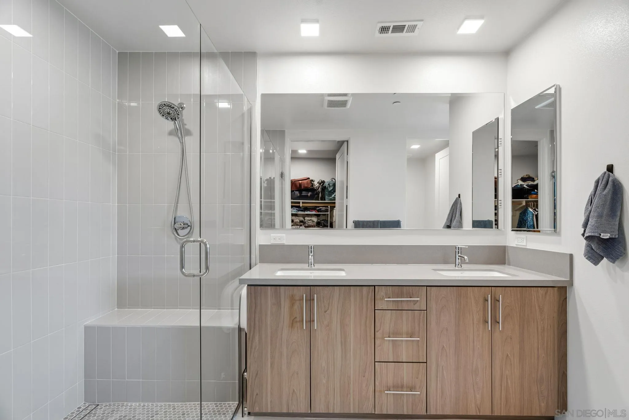 https://cdn.realtyfeed.com/cdn/127/260022533/1a425df13dacee6614d2650152b62eb8.webp