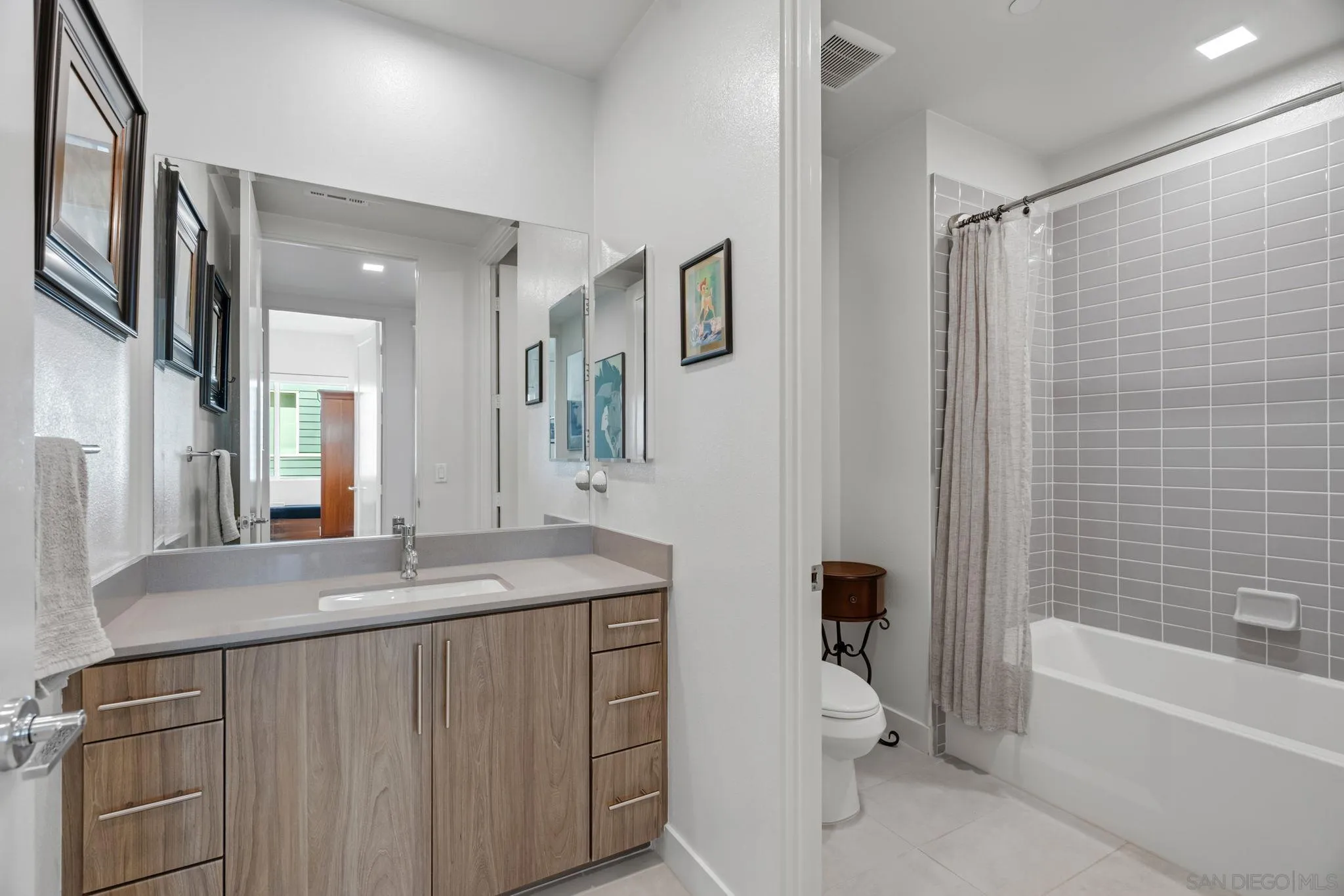 https://cdn.realtyfeed.com/cdn/127/260022533/274965745844410602a8bc3225422e2d.webp