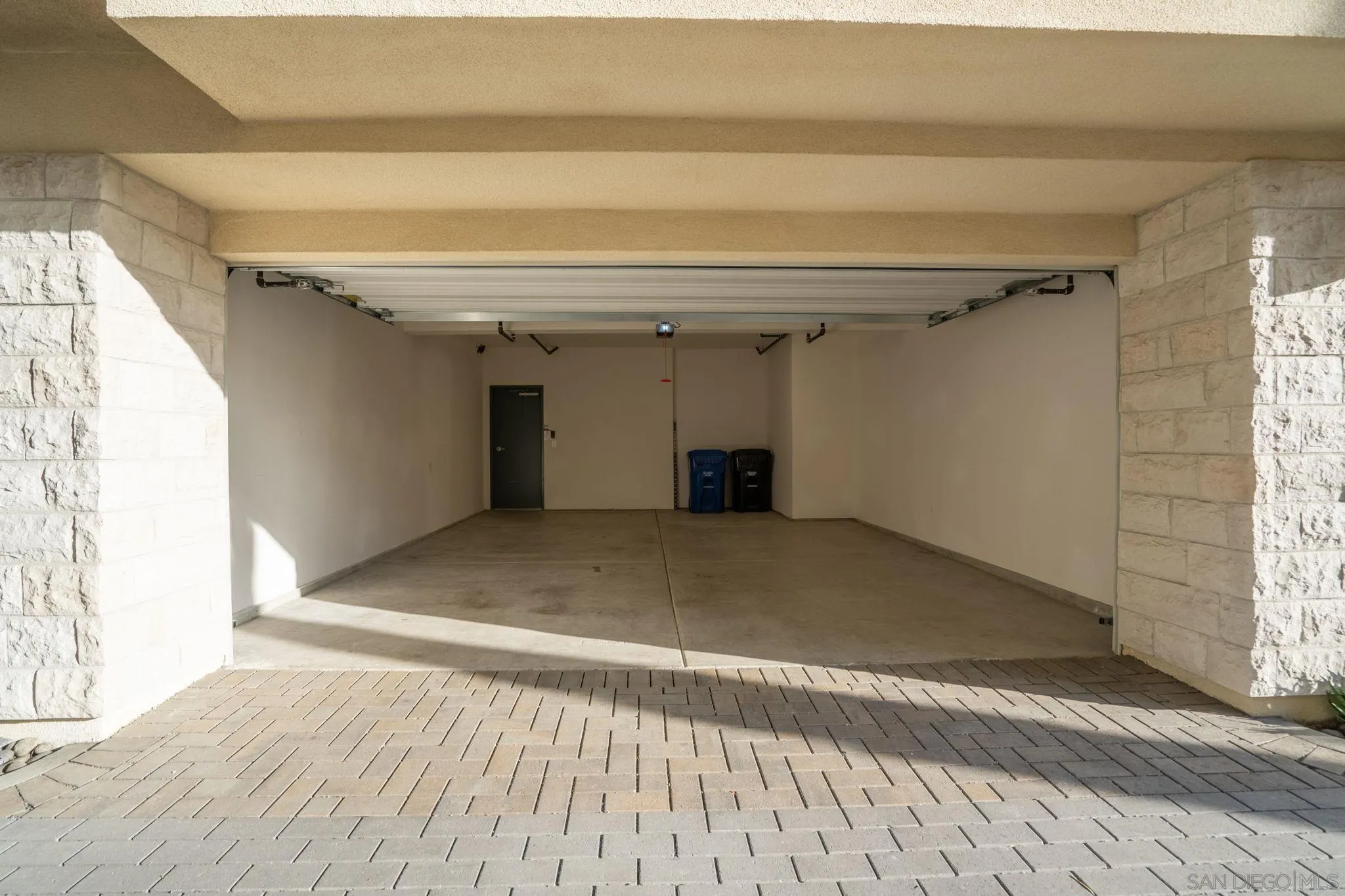 https://cdn.realtyfeed.com/cdn/127/260022533/9b8fb92bf5797512bd5ed01c21c92703.webp
