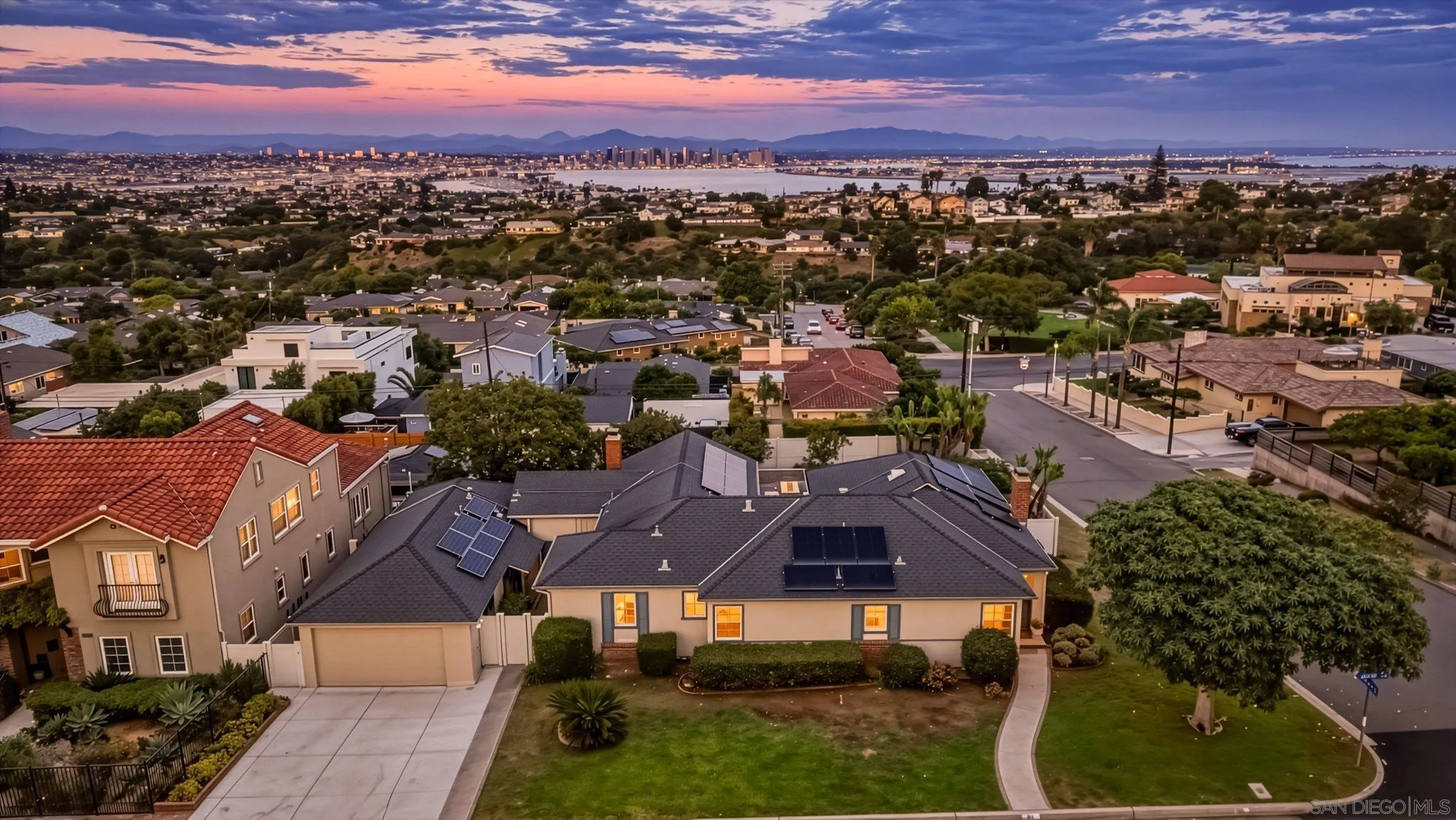 https://cdn.realtyfeed.com/cdn/127/260022534/179f9a12eca4e958b6d52cc29f2db3c3.webp