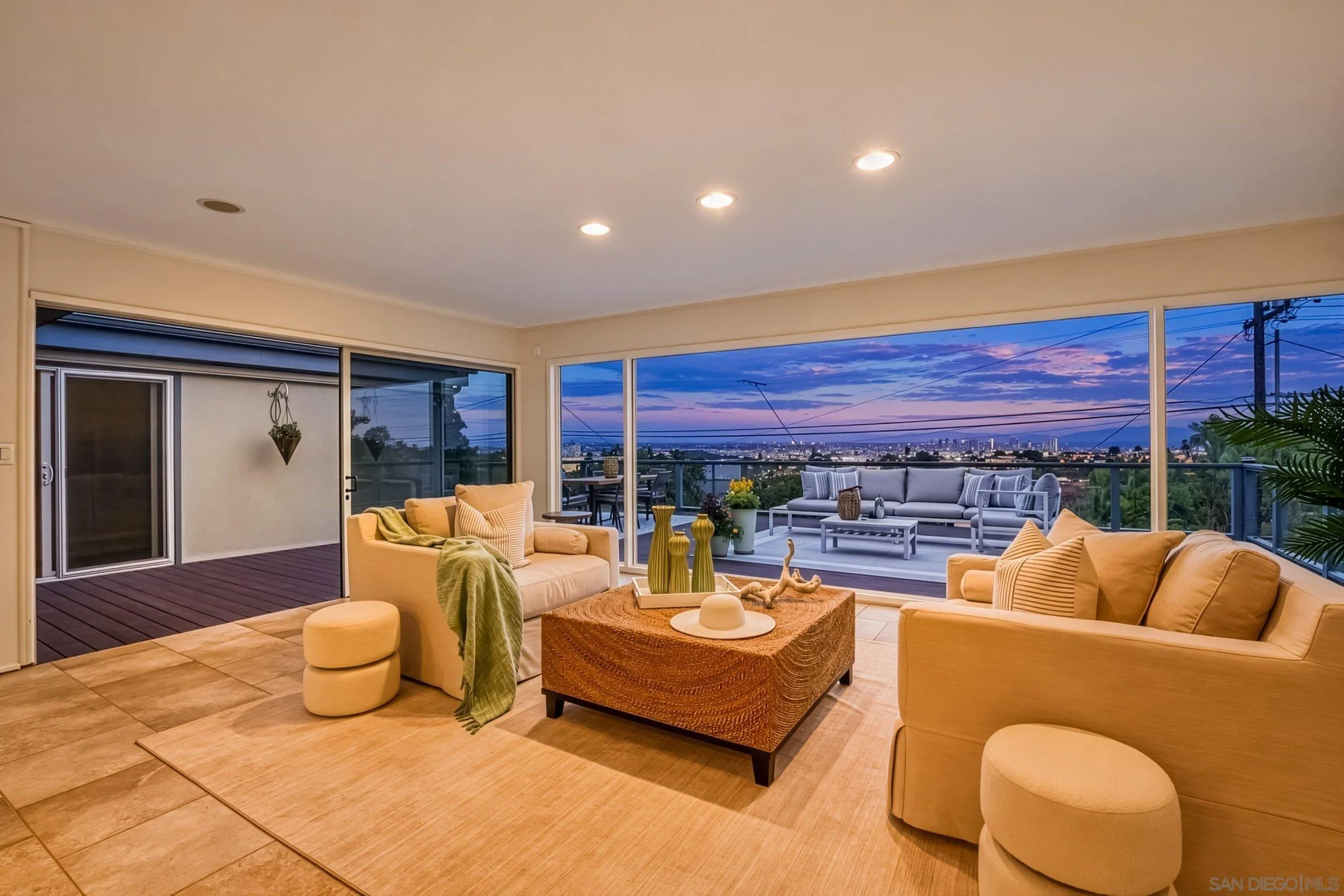 https://cdn.realtyfeed.com/cdn/127/260022534/2df442684a270d487d8682f93ba34d67.webp
