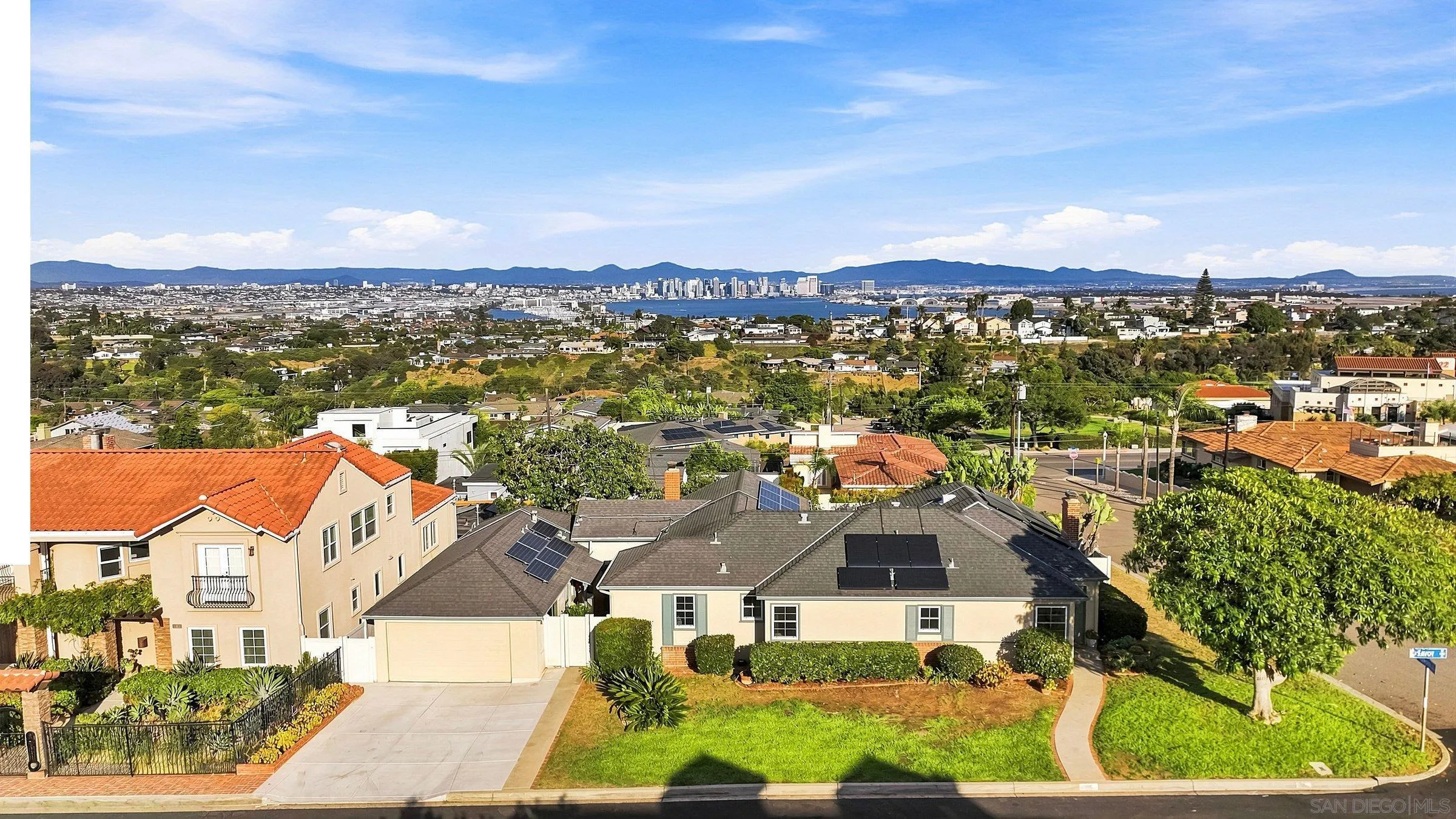https://cdn.realtyfeed.com/cdn/127/260022534/878d84281df3fb22d09f8e6c25badff6.webp