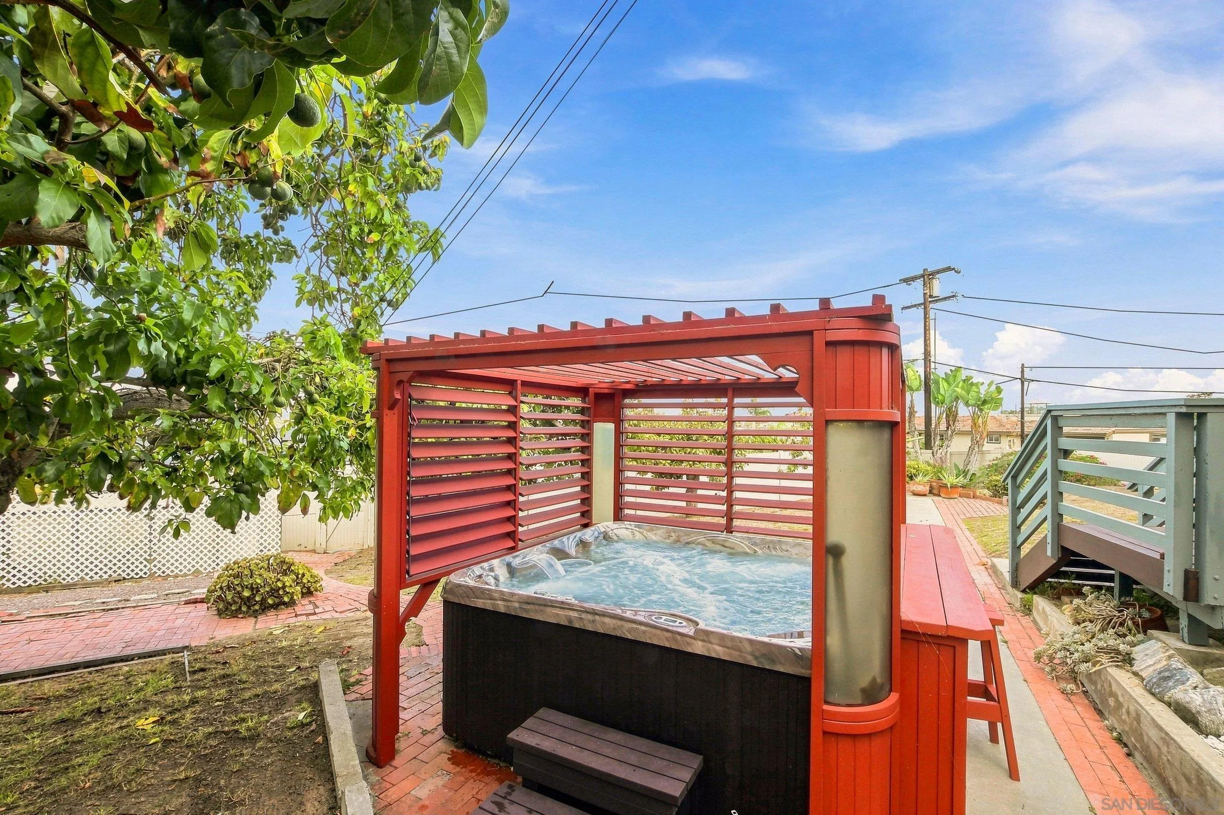 https://cdn.realtyfeed.com/cdn/127/260022534/e4cc3c0d2fbe8ec905f594e49343d8e5.webp