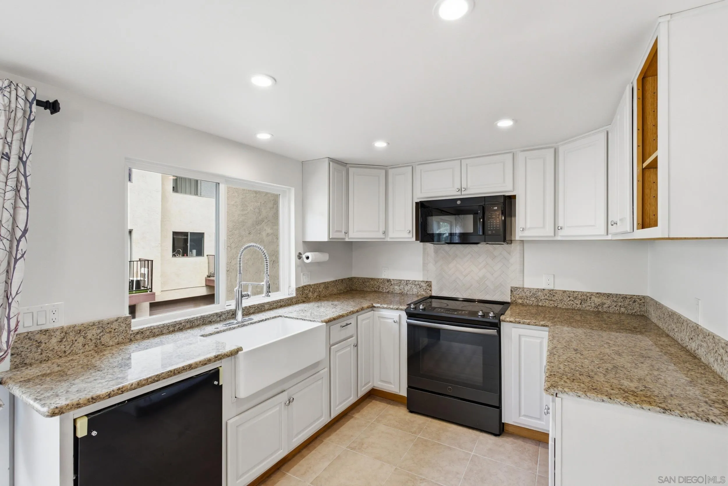https://cdn.realtyfeed.com/cdn/127/260022535/59fb2ff6bfe4ad91a6c450026e1123d6.webp