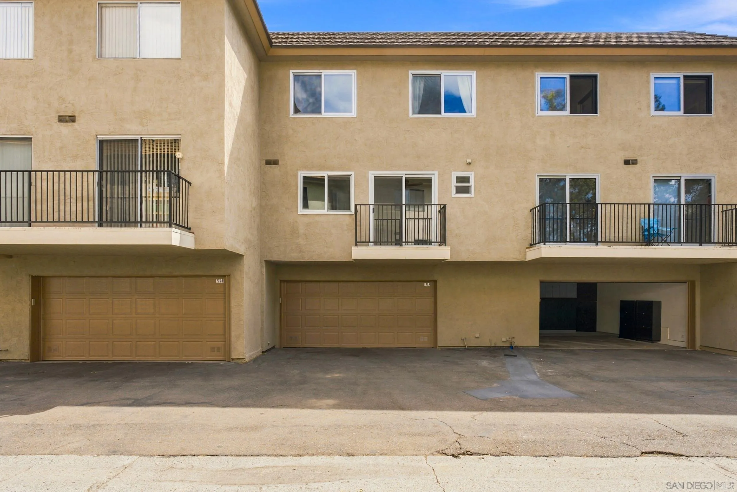 https://cdn.realtyfeed.com/cdn/127/260022535/98c8eb7c1401997bbc12e1242c7b044e.webp