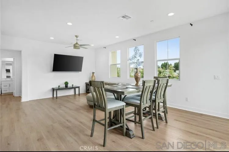 https://cdn.realtyfeed.com/cdn/127/260022541/c4f985e6f486f386638e46ce2da923c8.webp