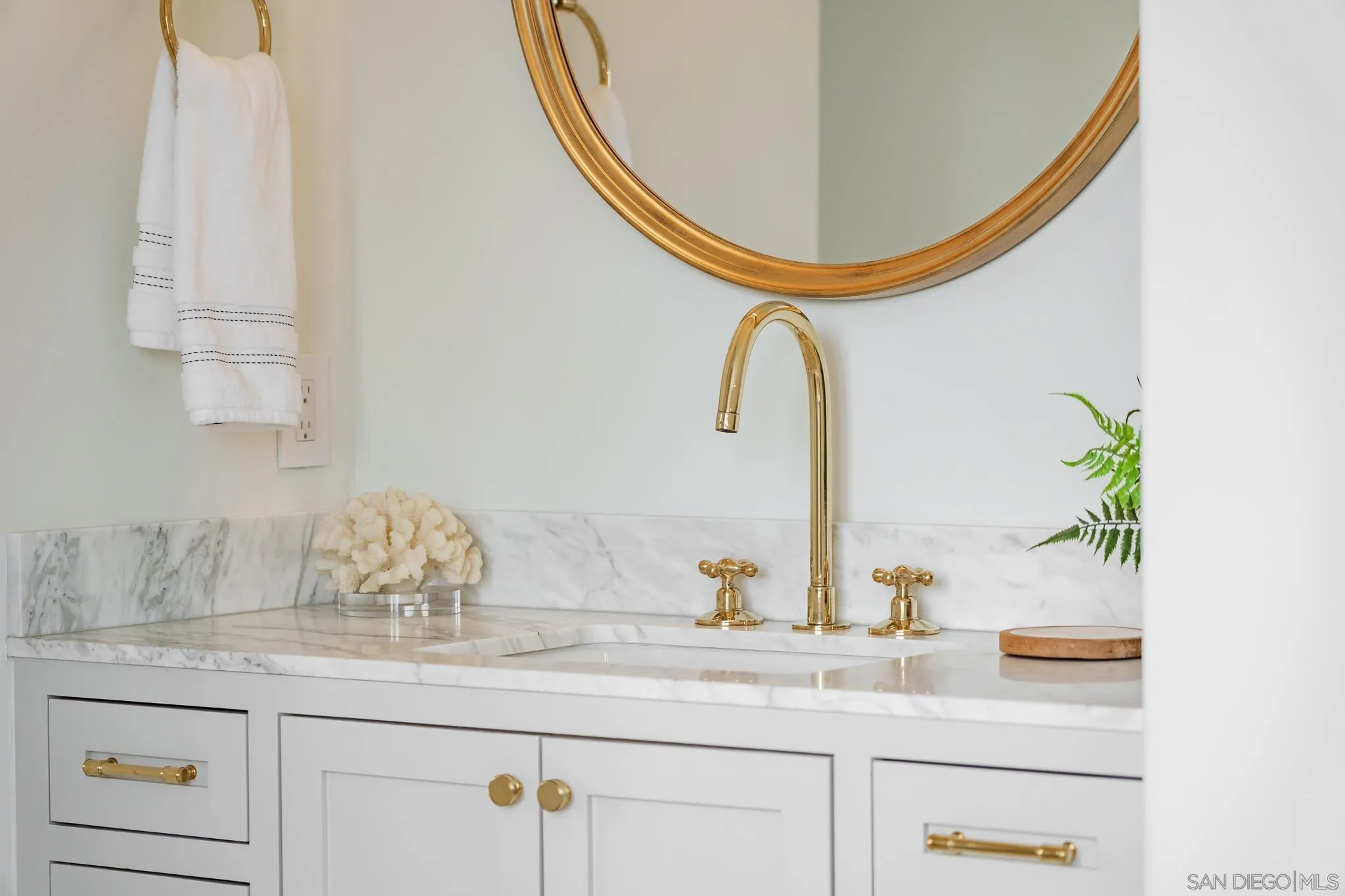 https://cdn.realtyfeed.com/cdn/127/260022551/0d6e9ea316d9b6c4354e324051cf2946.webp