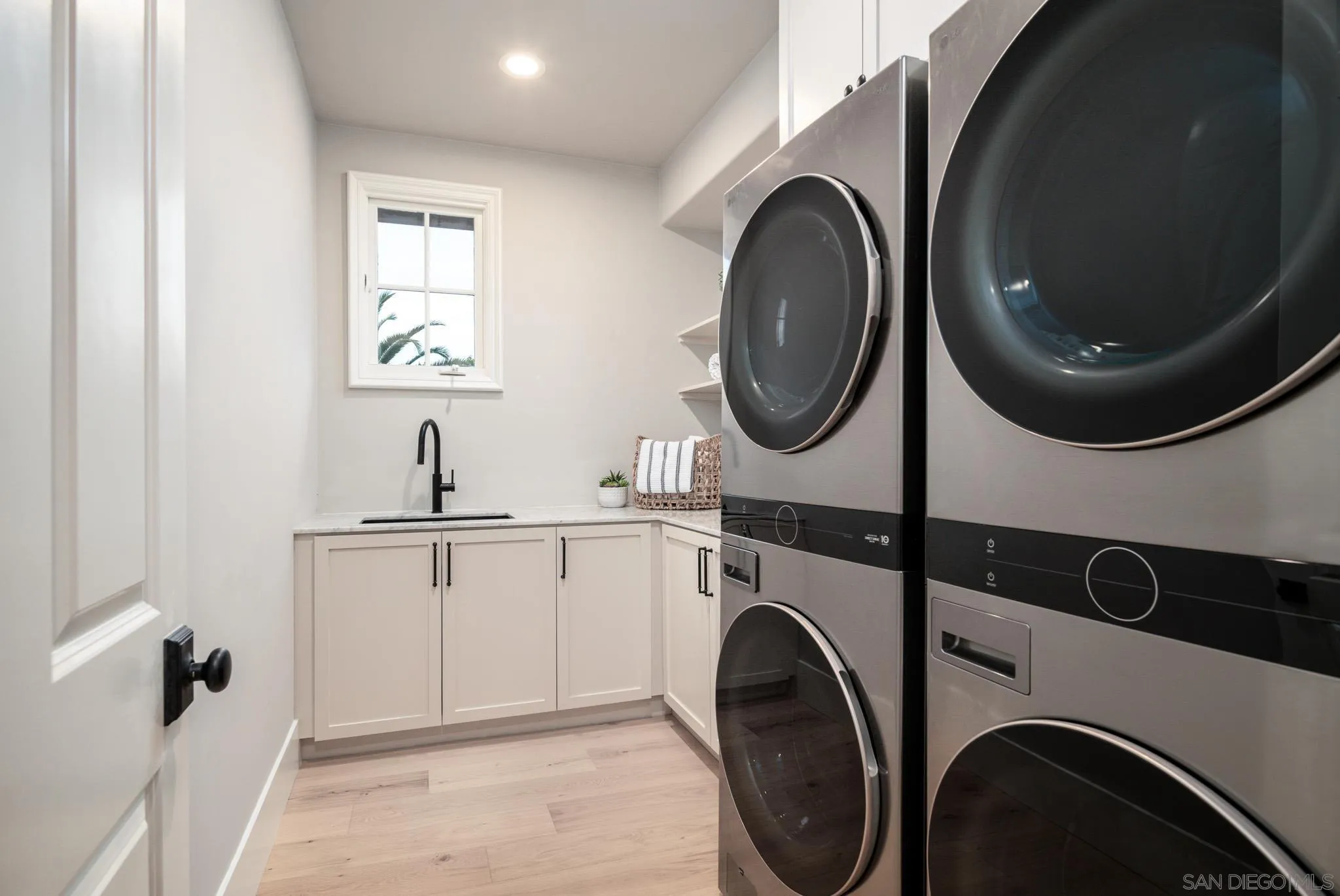 https://cdn.realtyfeed.com/cdn/127/260022551/994d9ffd66f0943fbf29b47f6e47925d.webp