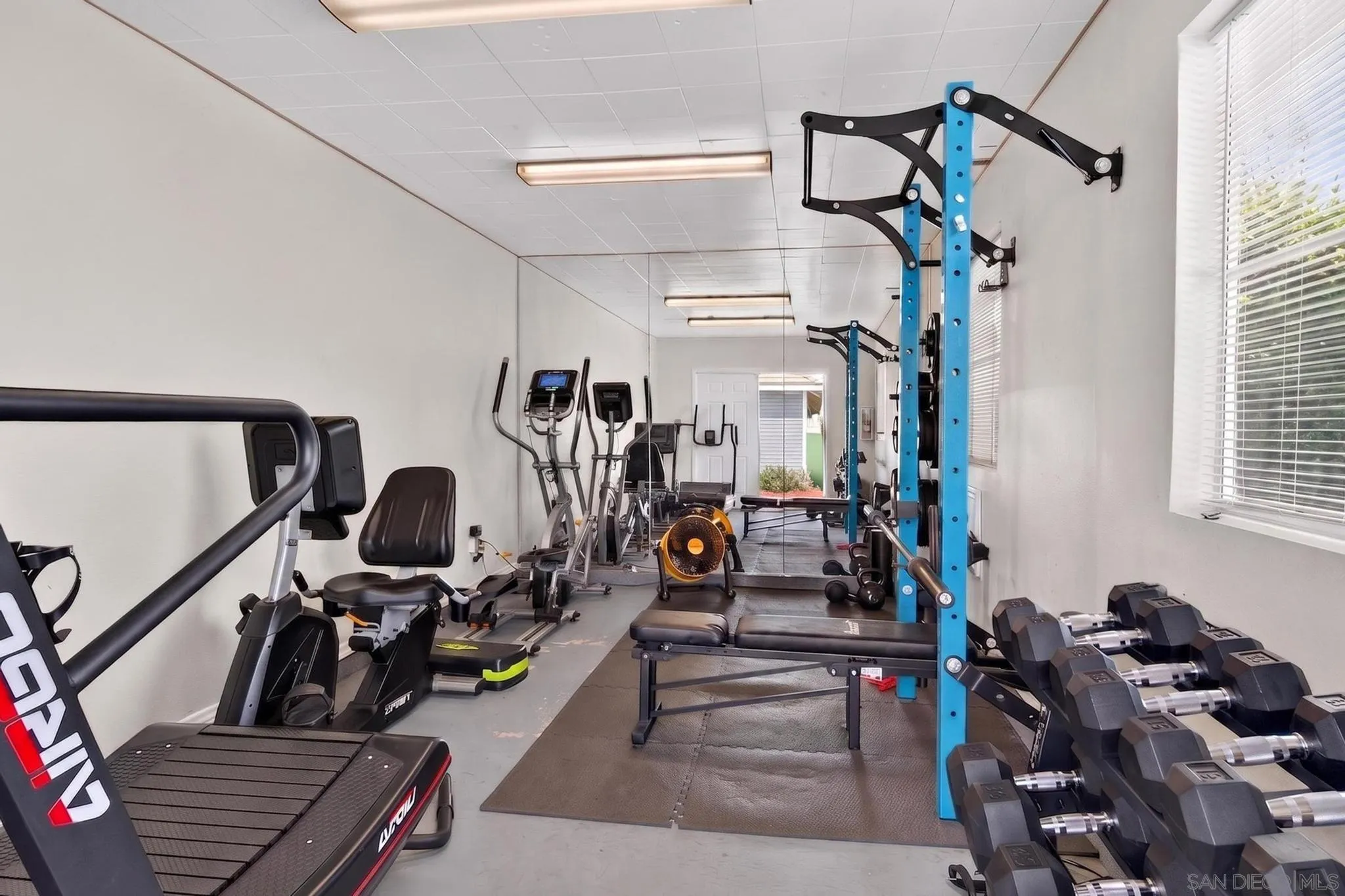 https://cdn.realtyfeed.com/cdn/127/260022553/00ef469ec393dcd43a24f5c695bf3e28.webp