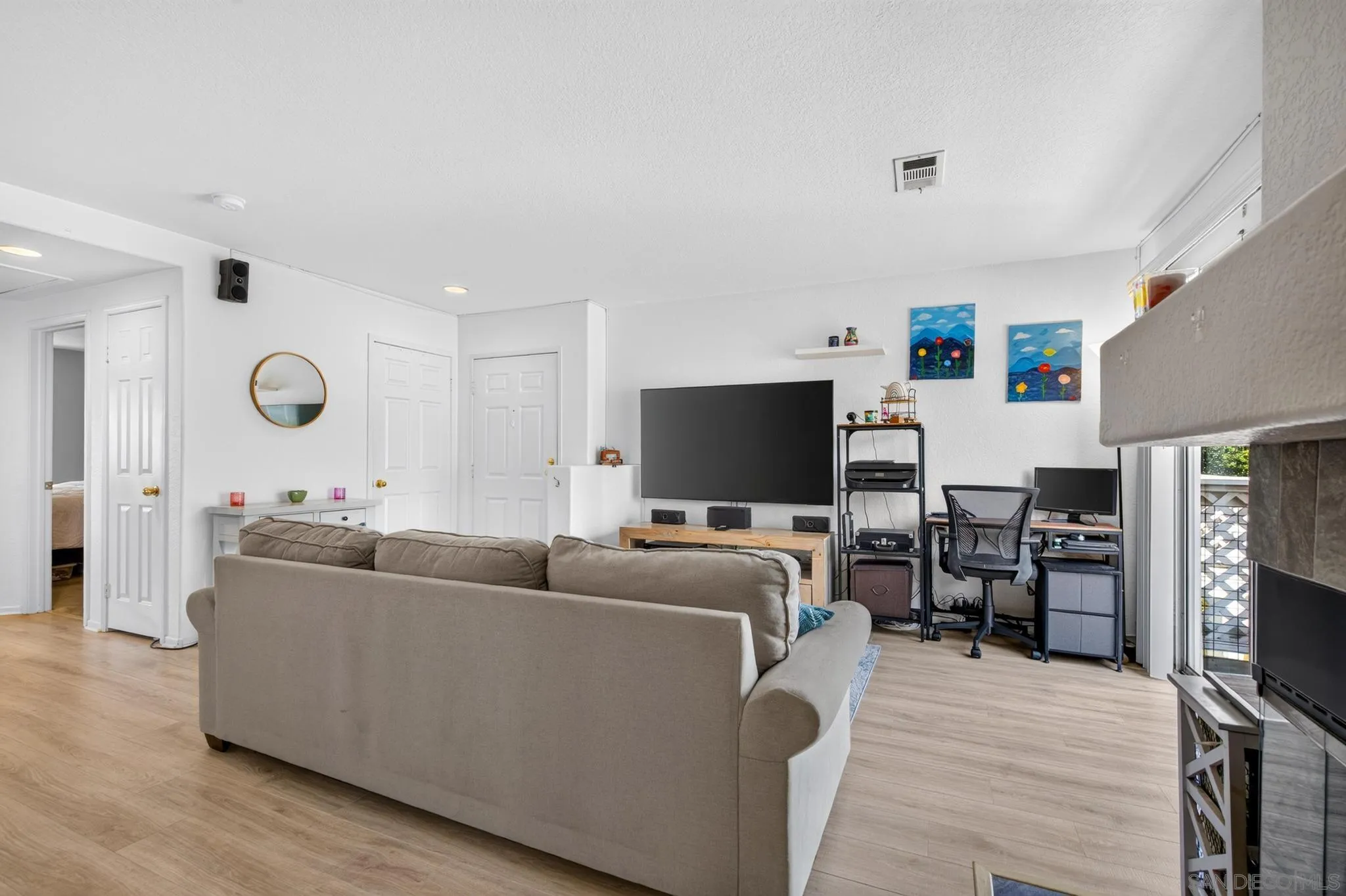 https://cdn.realtyfeed.com/cdn/127/260022553/1d72791c37f30d0146da6814596e2d54.webp