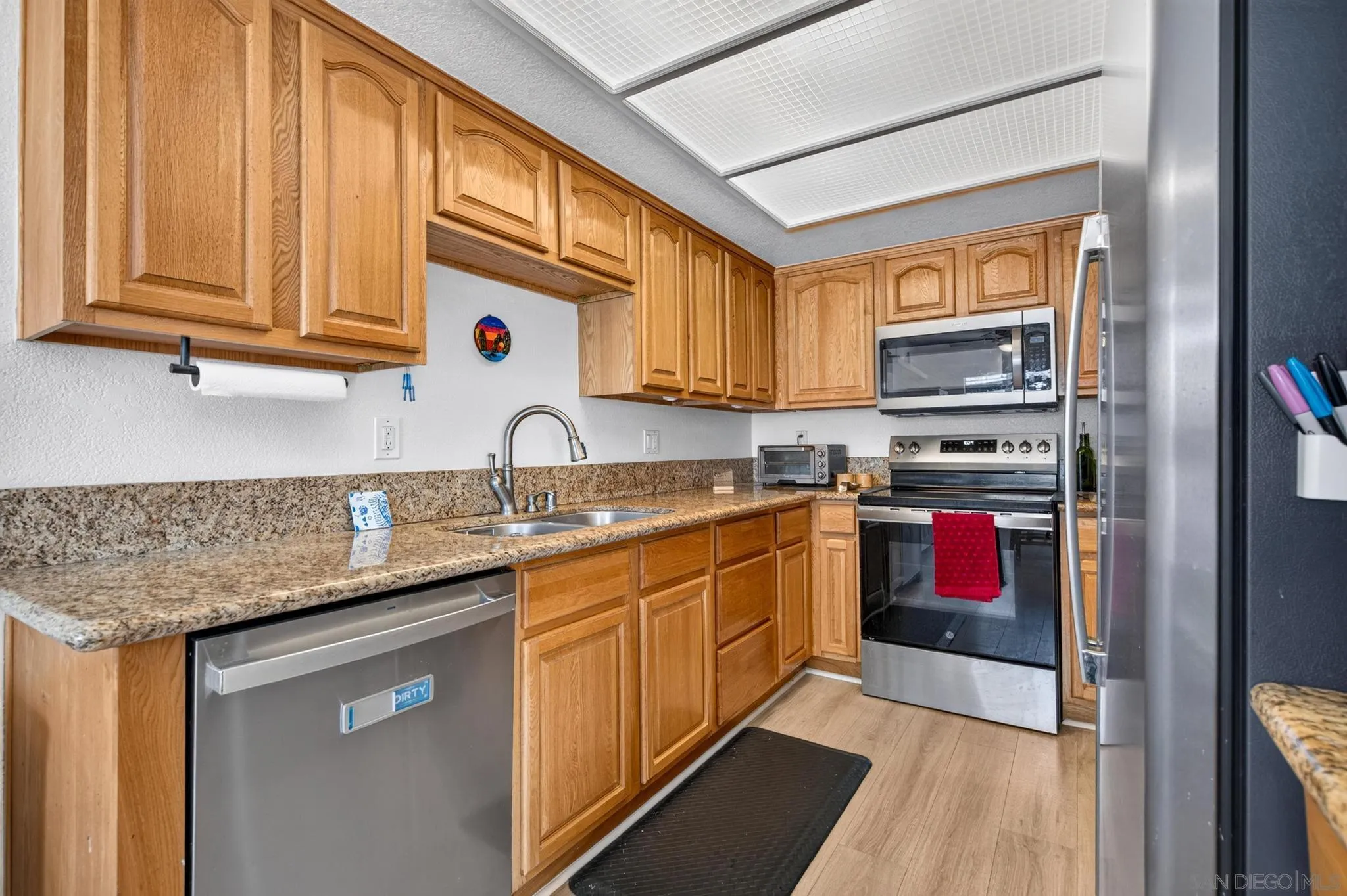 https://cdn.realtyfeed.com/cdn/127/260022553/67f9f2c909ba4d44f2859625fbc77719.webp
