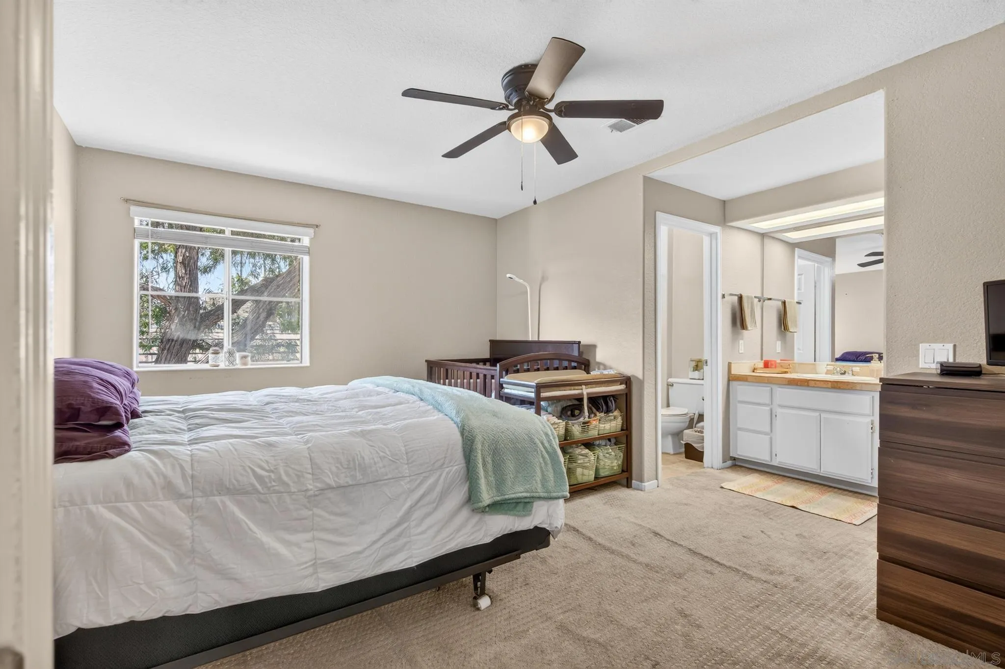 https://cdn.realtyfeed.com/cdn/127/260022553/dea415d9a16c94d581535d4ef642b5fa.webp