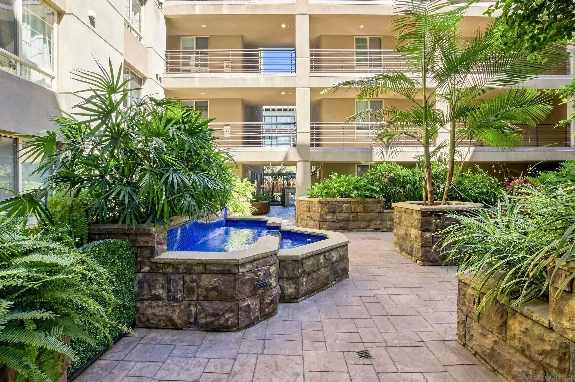 https://cdn.realtyfeed.com/cdn/127/260022554/9f53d429ebfc97338631cb1e5a2d32a3.webp