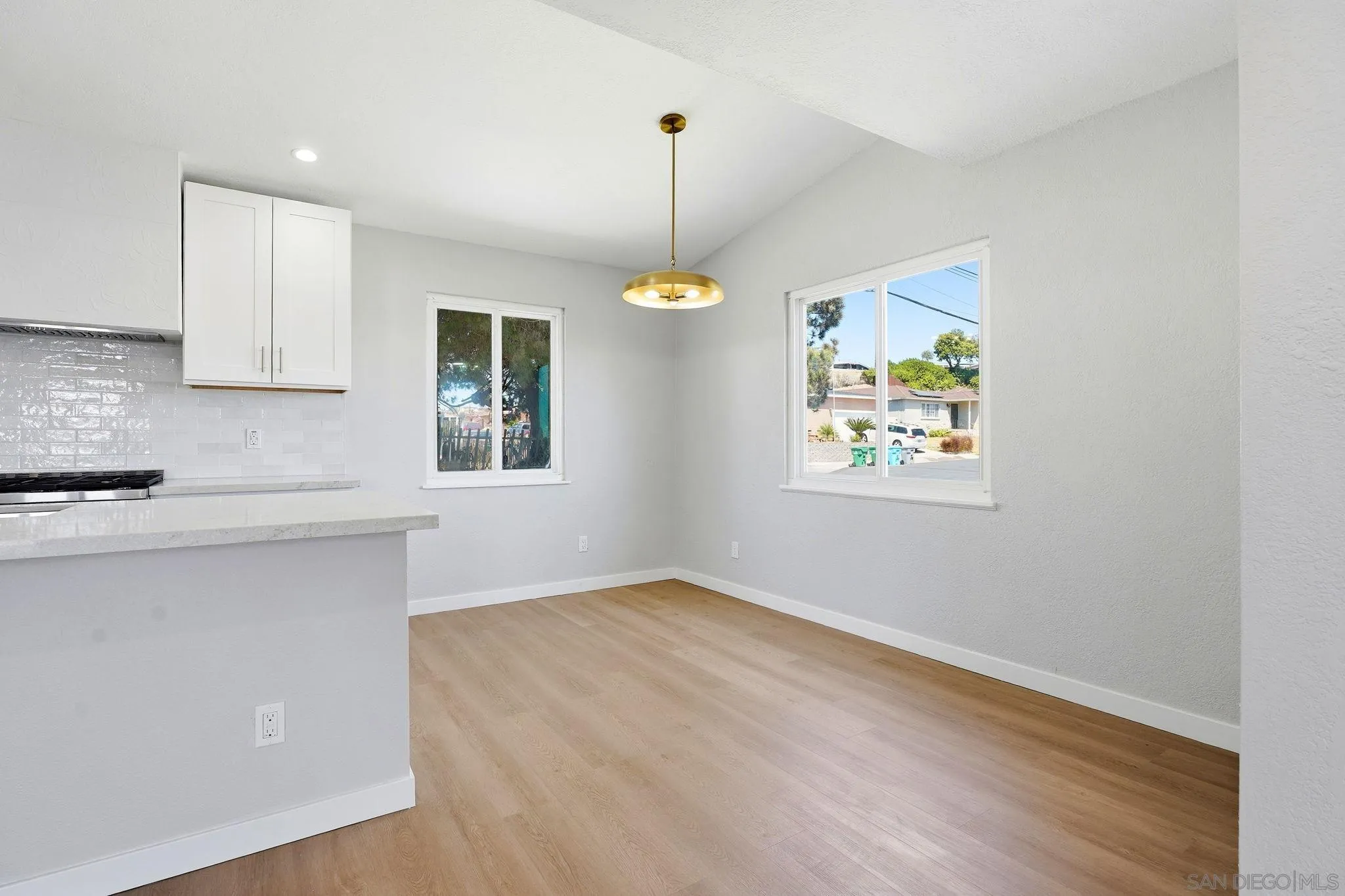 https://cdn.realtyfeed.com/cdn/127/260022555/31f801b7a5e7bfd1cc6ed7c718eb5cce.webp
