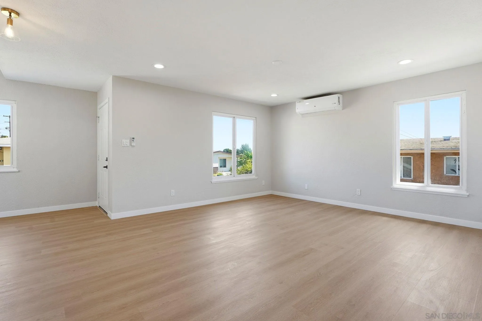 https://cdn.realtyfeed.com/cdn/127/260022555/d176fcae13b0db2550c3e48ab1838866.webp
