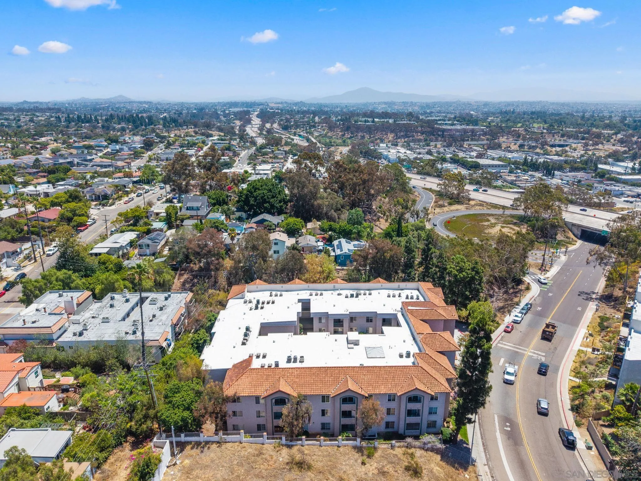 https://cdn.realtyfeed.com/cdn/127/260022559/7ede0688b91dbef5f108963357c8a0c1.webp