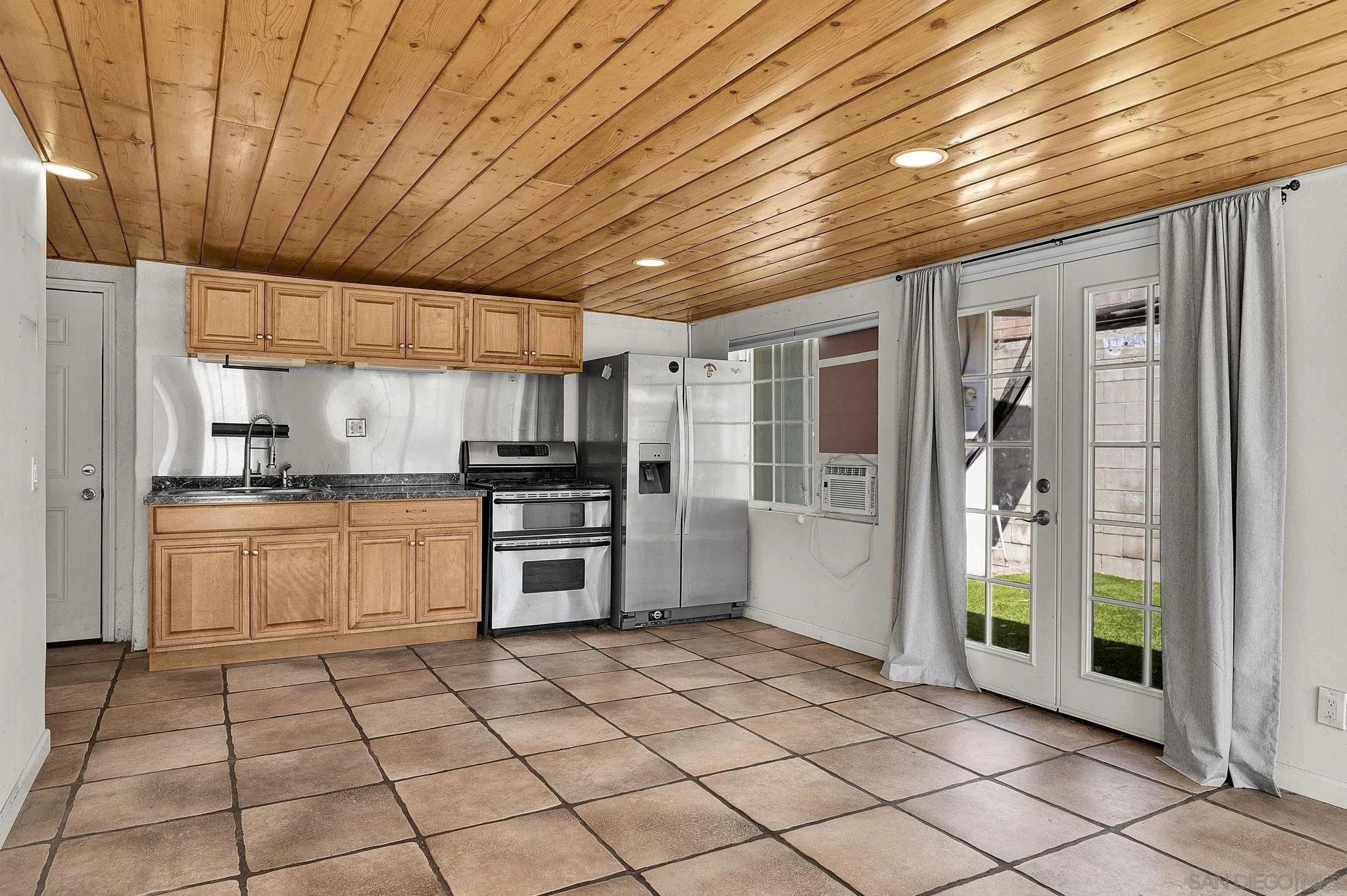 https://cdn.realtyfeed.com/cdn/127/260022575/1bbde468b636be8f87fb965bd814fa79.webp