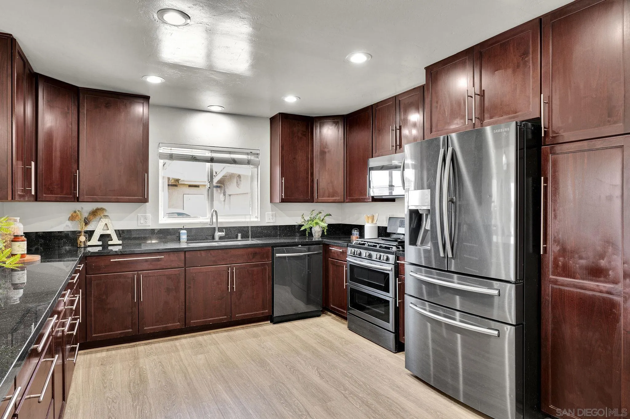 https://cdn.realtyfeed.com/cdn/127/260022575/39f4e4902881b6afdf6739db83ea4d8b.webp