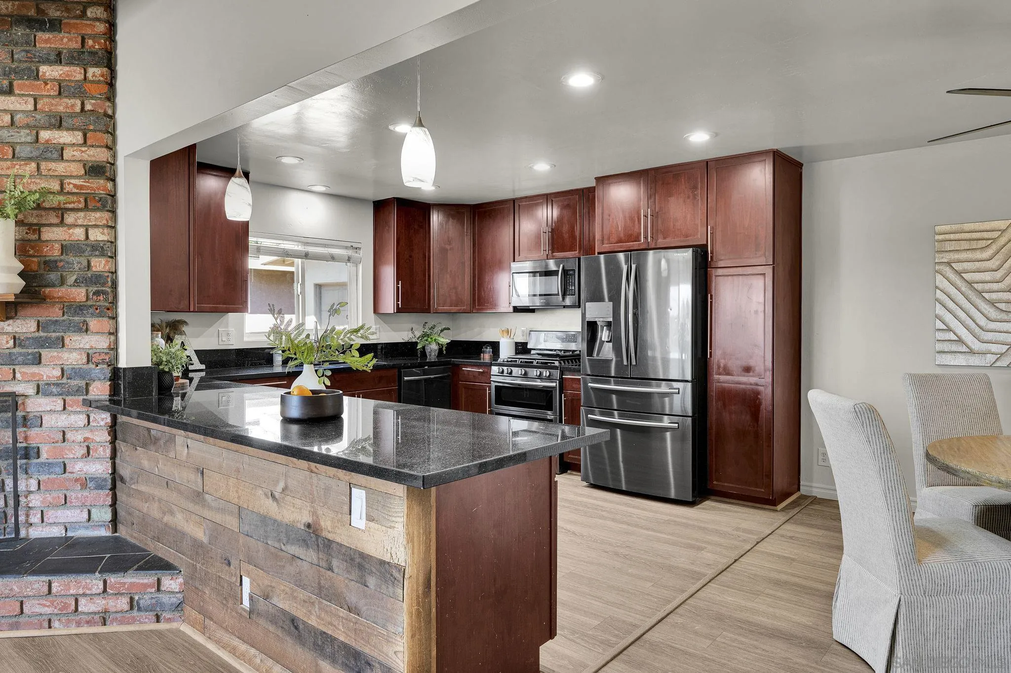 https://cdn.realtyfeed.com/cdn/127/260022575/3d1838e3c556164e6bf13504ebc62567.webp