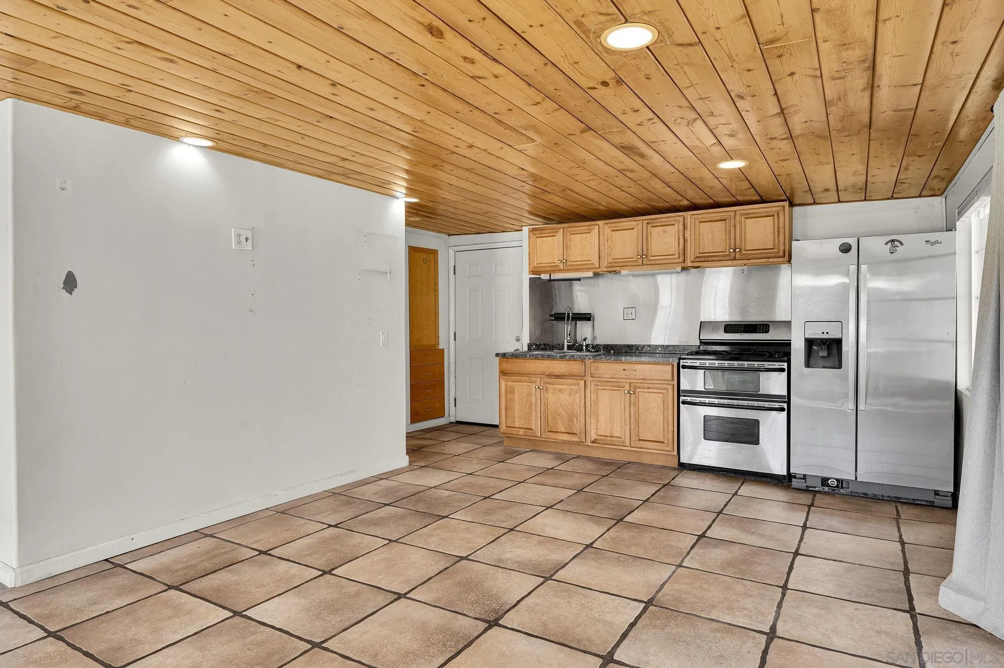 https://cdn.realtyfeed.com/cdn/127/260022575/b9668f03bf20a3eb9c3db11c15213146.webp