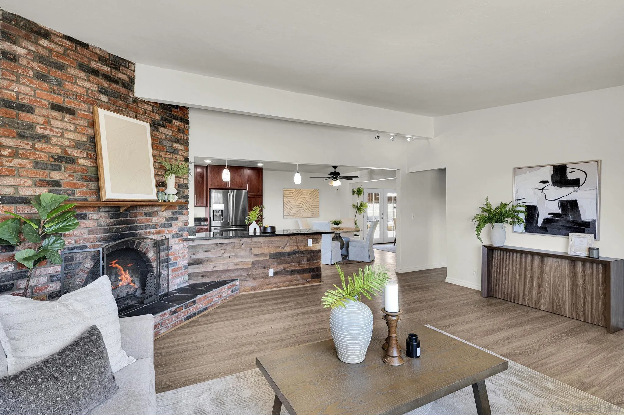 https://cdn.realtyfeed.com/cdn/127/260022575/e99f5bafbffbc11352a7b2f132432b7b.webp