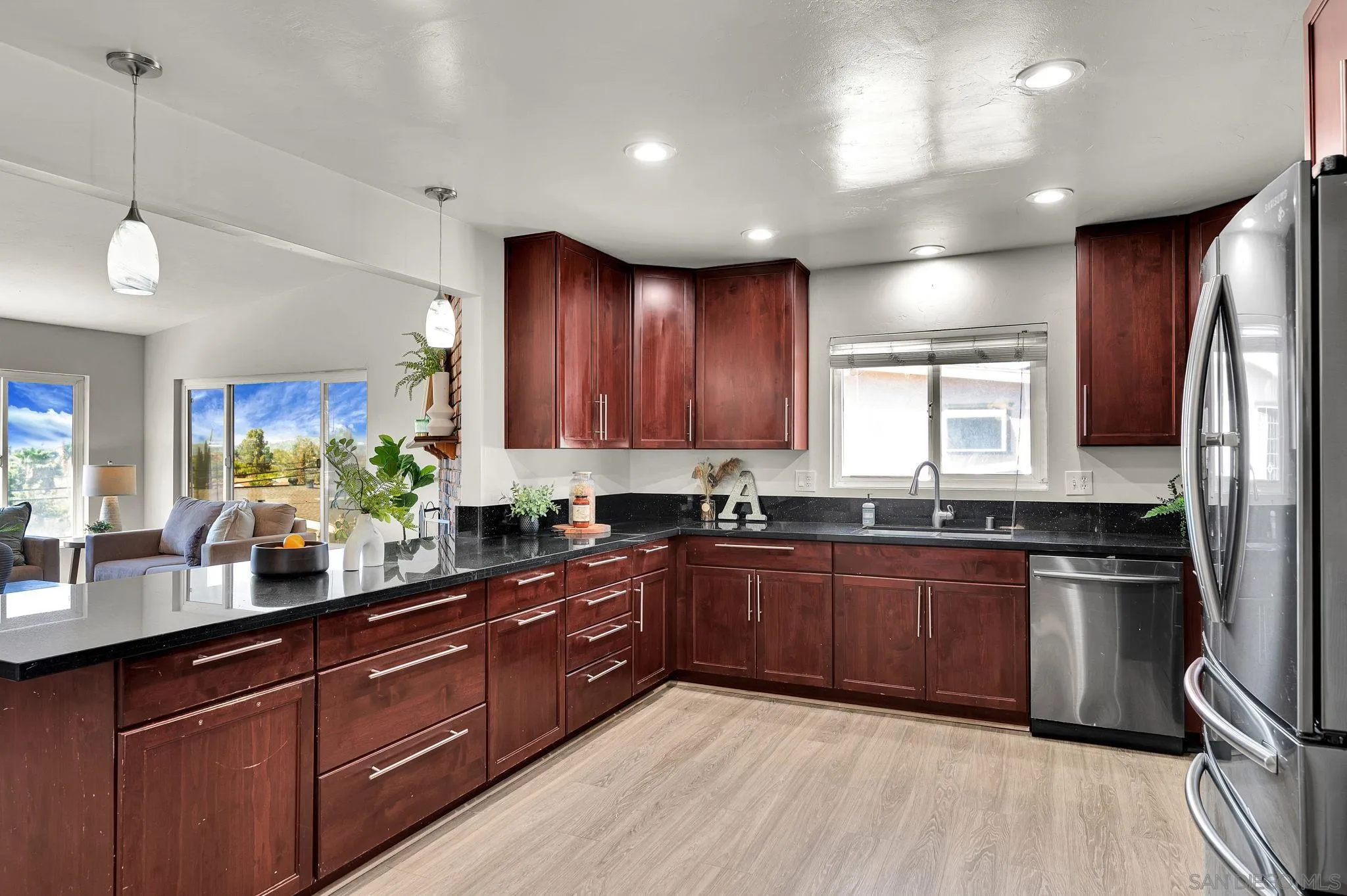 https://cdn.realtyfeed.com/cdn/127/260022575/f571c0176e40b0e9a4c1eb13fb0da272.webp