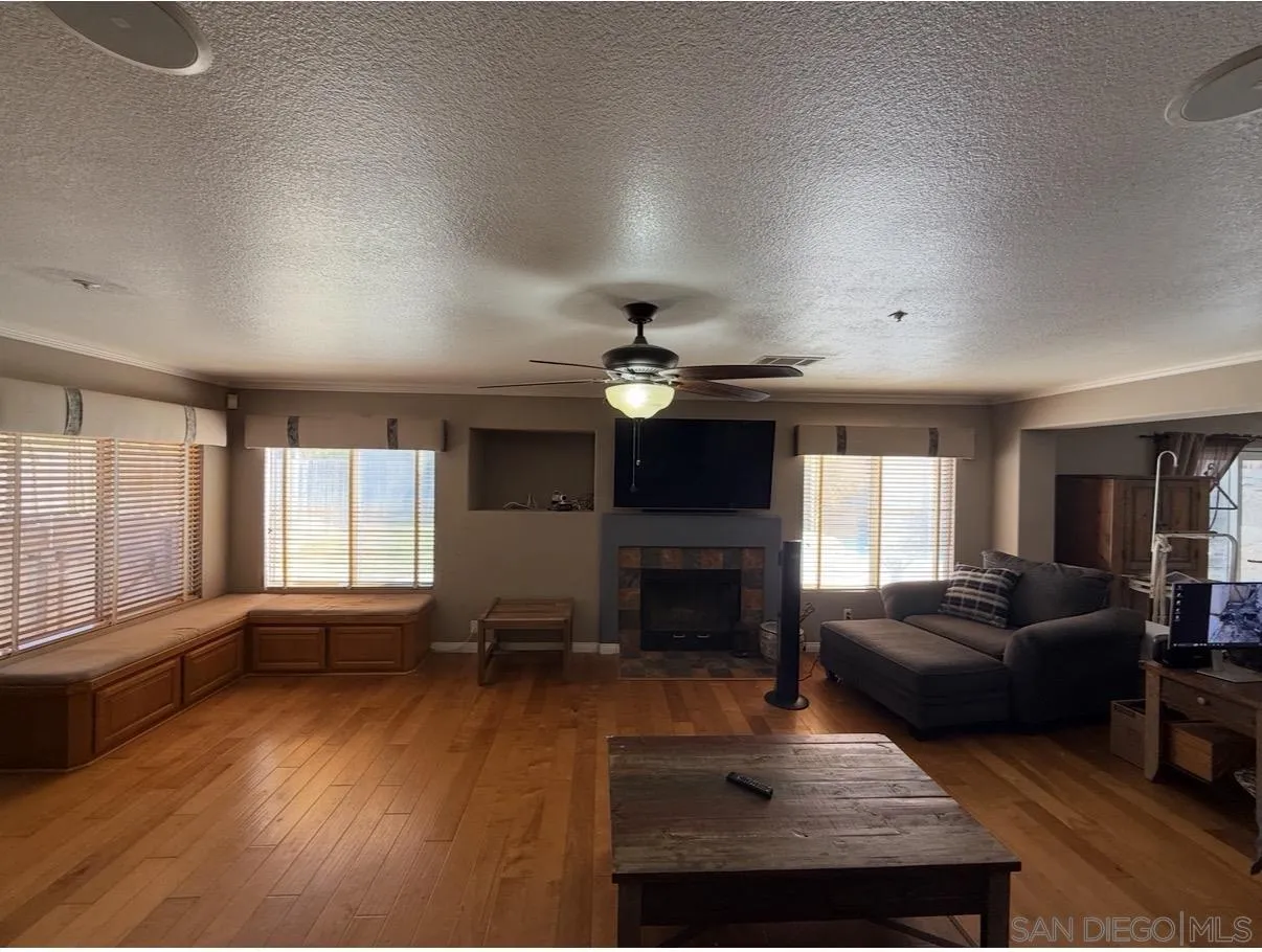 https://cdn.realtyfeed.com/cdn/127/260022581/2a820006bbf7d5c2bd2cff7c4ddbf69b.webp