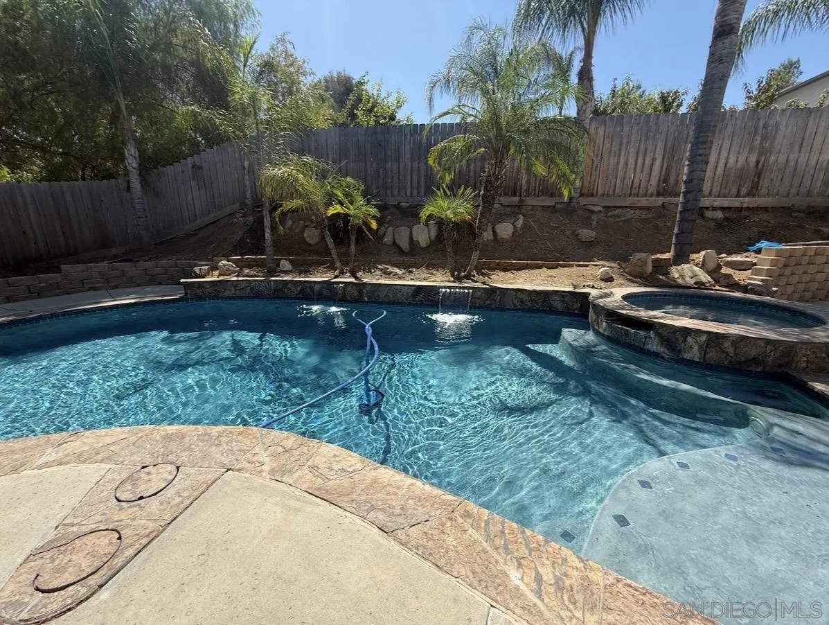 https://cdn.realtyfeed.com/cdn/127/260022581/69861e3f3a9eecedd77f349dc9da5c88.webp