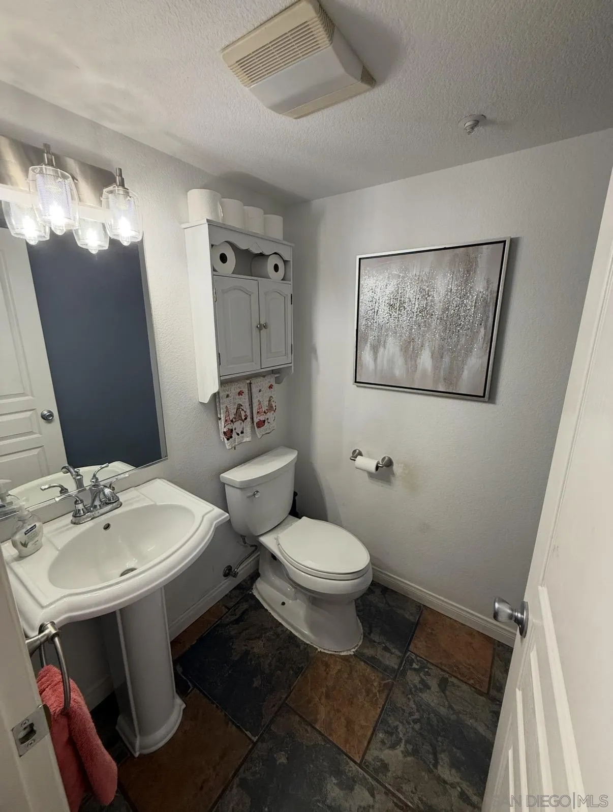 https://cdn.realtyfeed.com/cdn/127/260022581/fdd4faafbb7032d79c70fe536d6ff993.webp