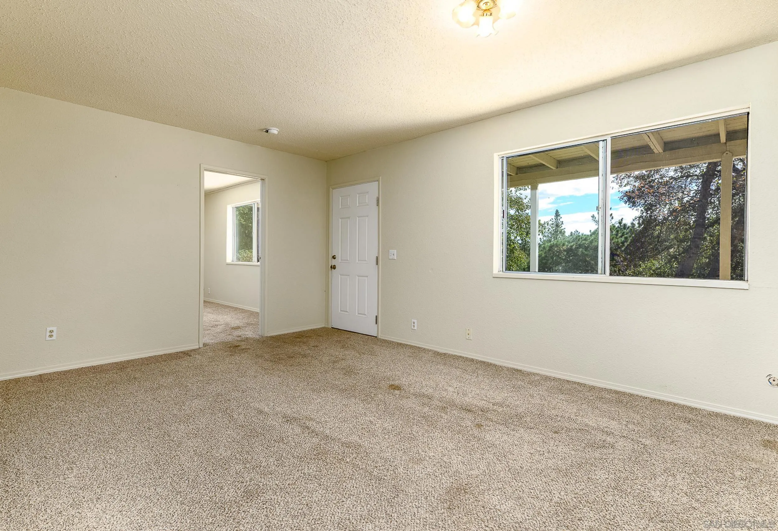 https://cdn.realtyfeed.com/cdn/127/260022594/16f0af0c87b8b171e133c210ebdef439.webp