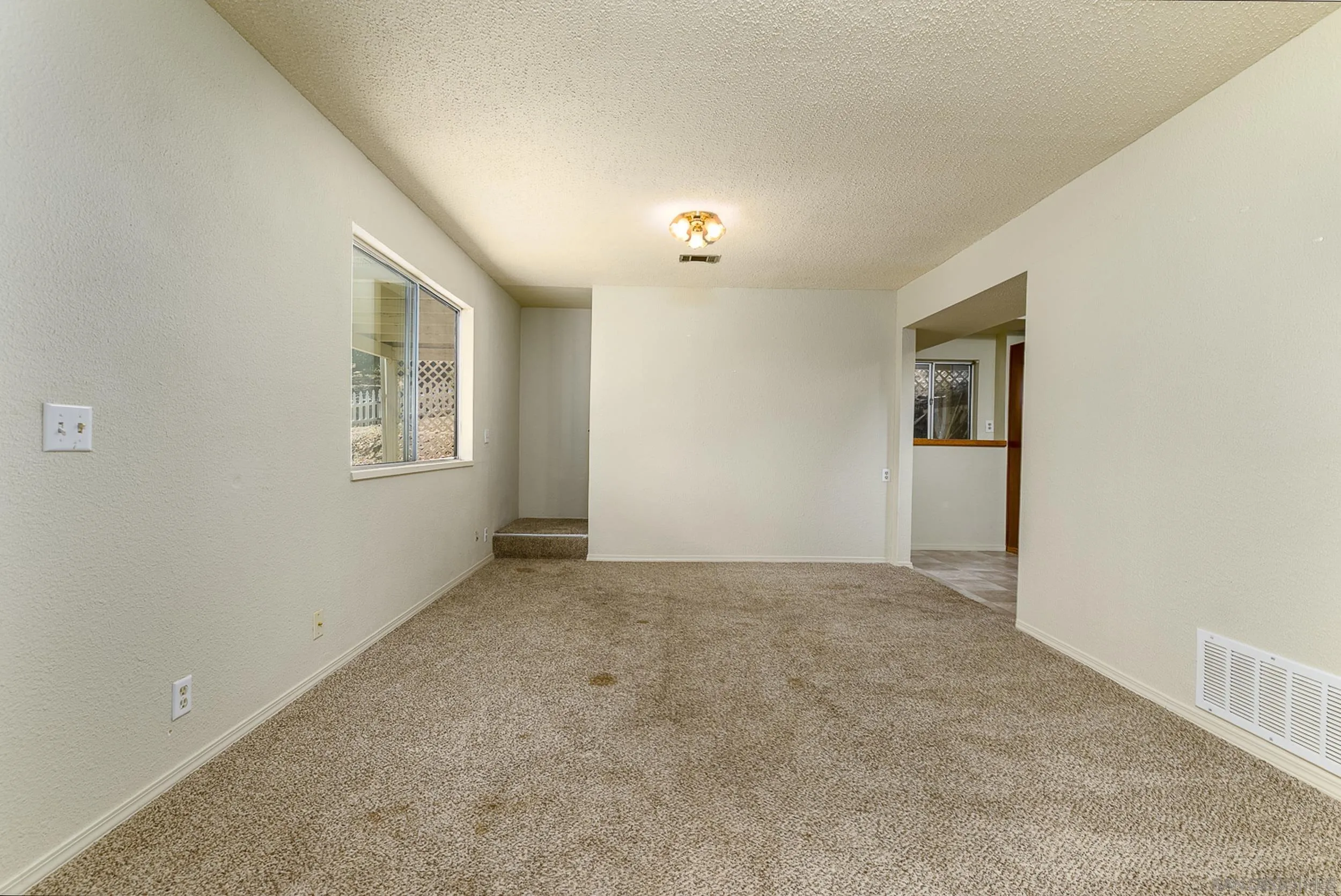 https://cdn.realtyfeed.com/cdn/127/260022594/4b0eb59622ed08f68b1ebe9d2533d18e.webp