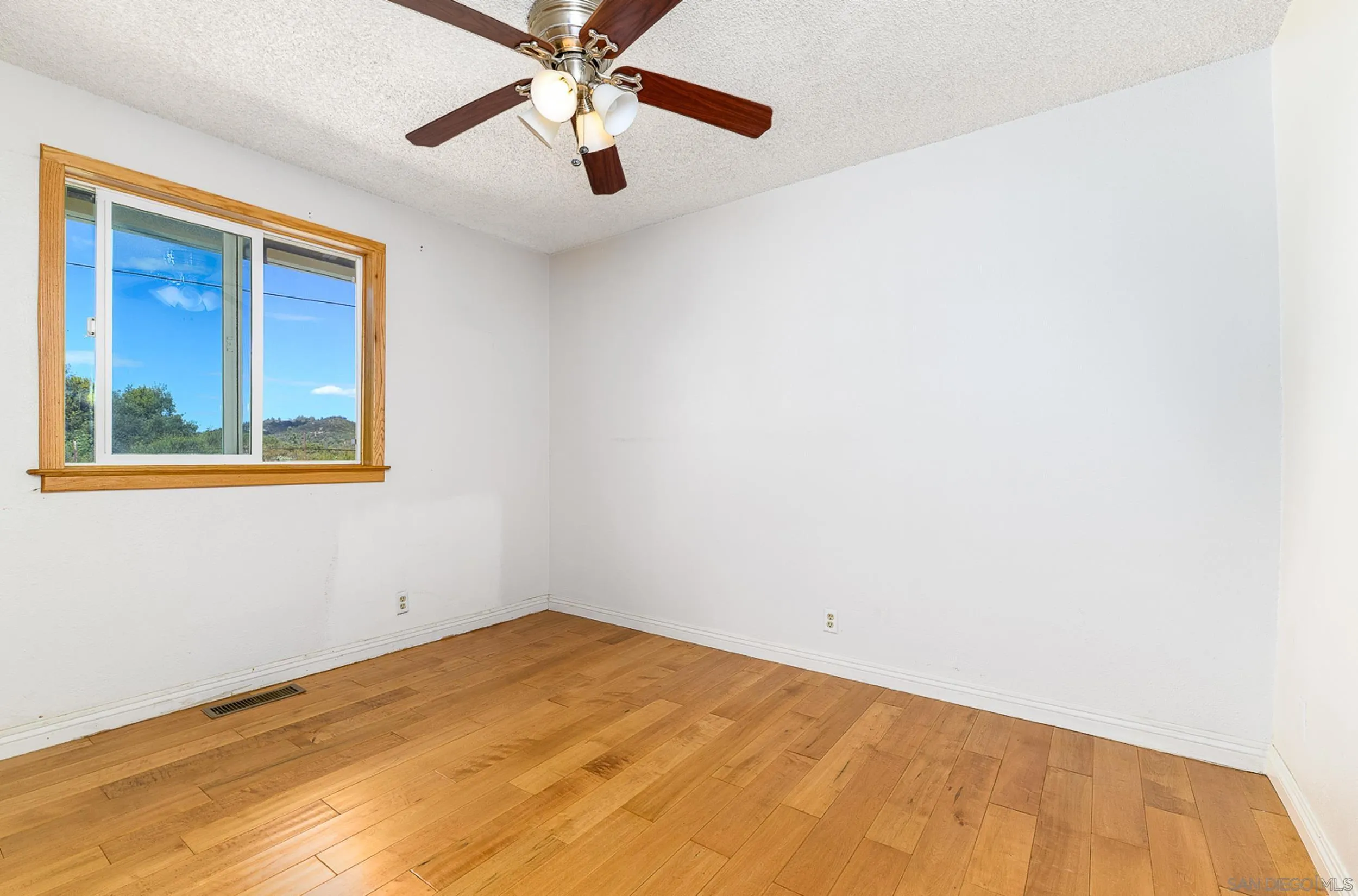 https://cdn.realtyfeed.com/cdn/127/260022594/5f5e252d97ea4edd30237d663dfb201f.webp