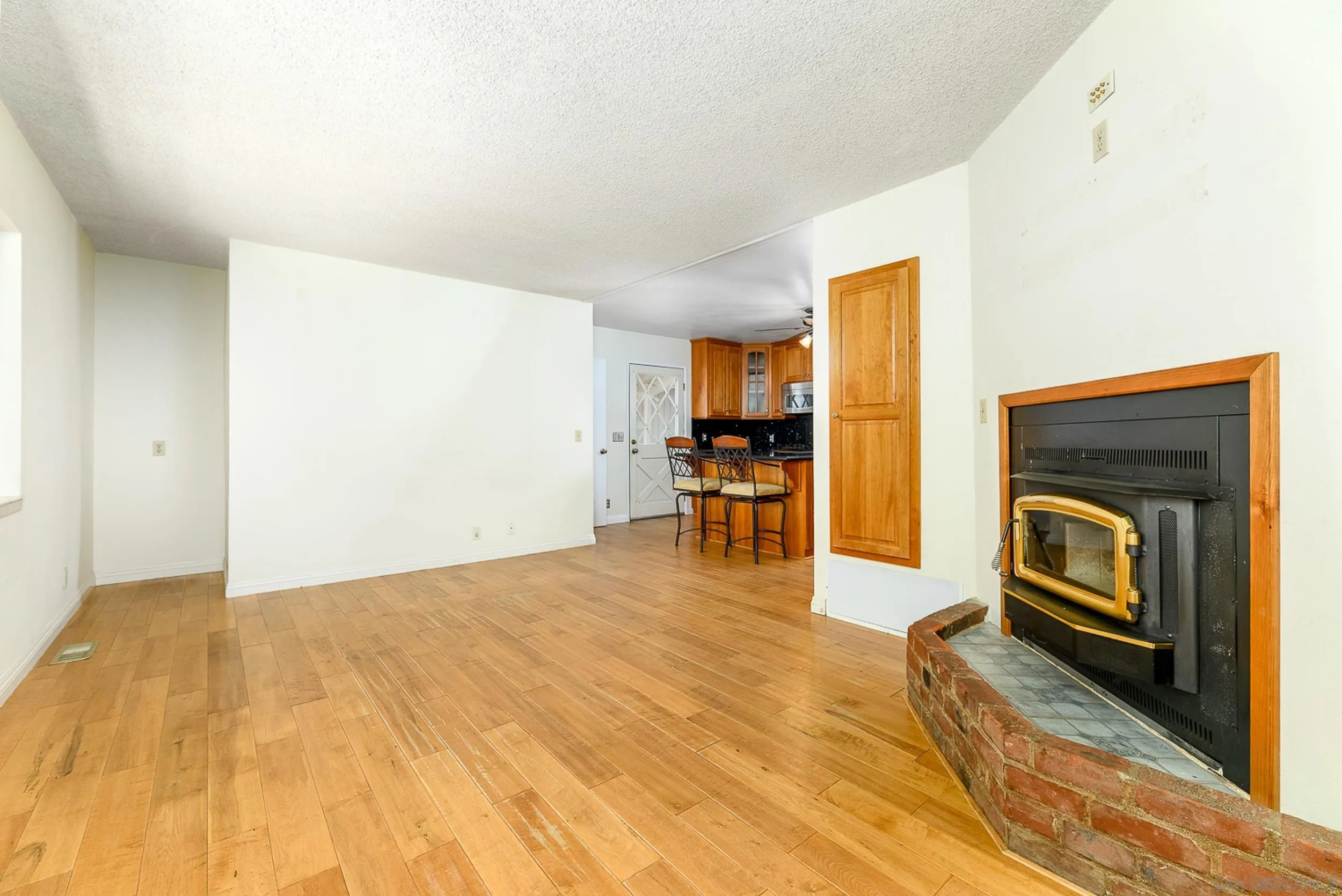 https://cdn.realtyfeed.com/cdn/127/260022594/77c986886124f64d63599891b1acf88a.webp
