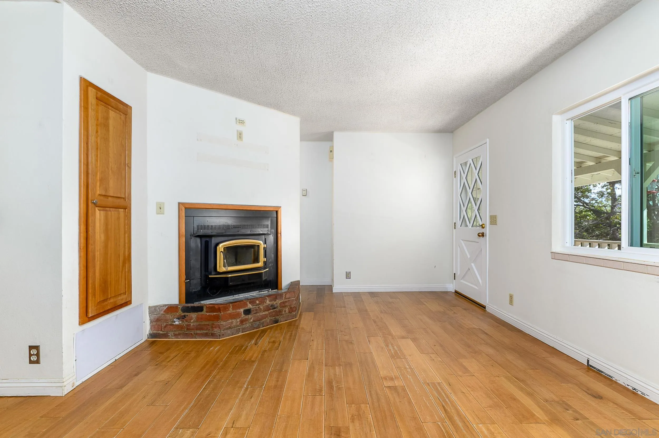 https://cdn.realtyfeed.com/cdn/127/260022594/795cd4c1d1a470c6efc784f2dbd5842f.webp