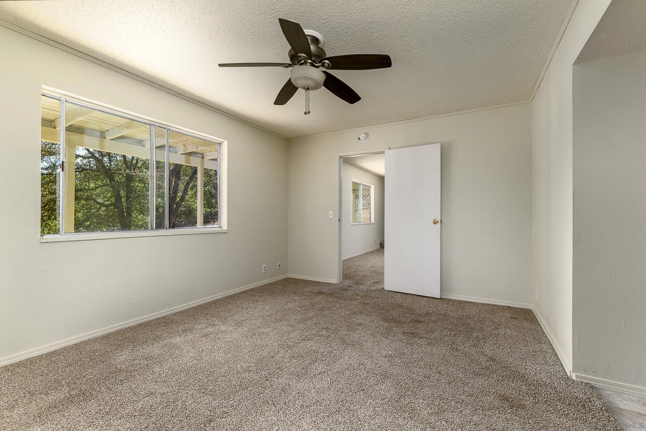 https://cdn.realtyfeed.com/cdn/127/260022594/a6f7930fc144768b8952f2a58fd206fd.webp