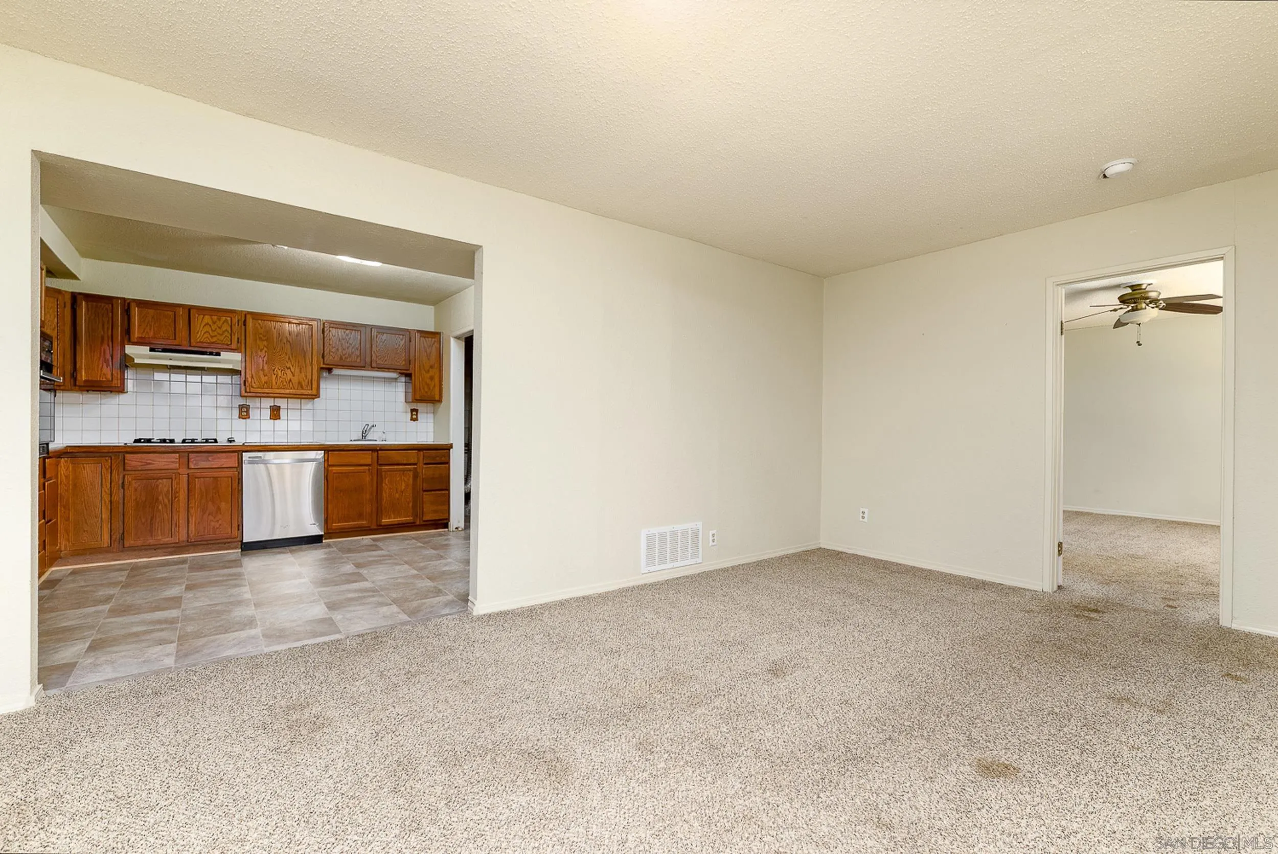 https://cdn.realtyfeed.com/cdn/127/260022594/adc089cd0d53b03fd87339dde274e95c.webp