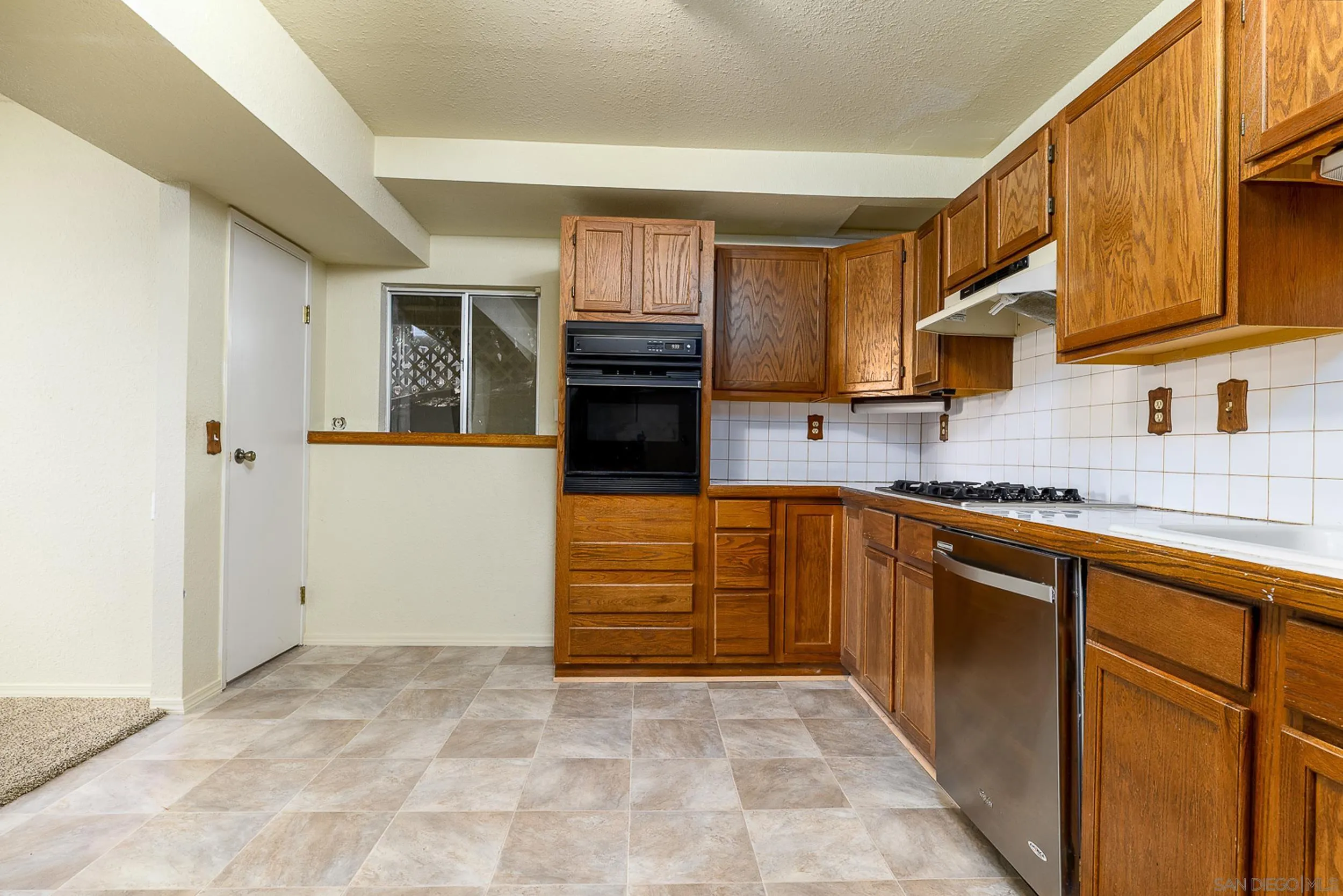 https://cdn.realtyfeed.com/cdn/127/260022594/b6bddda6af06c412521d24b027c95007.webp