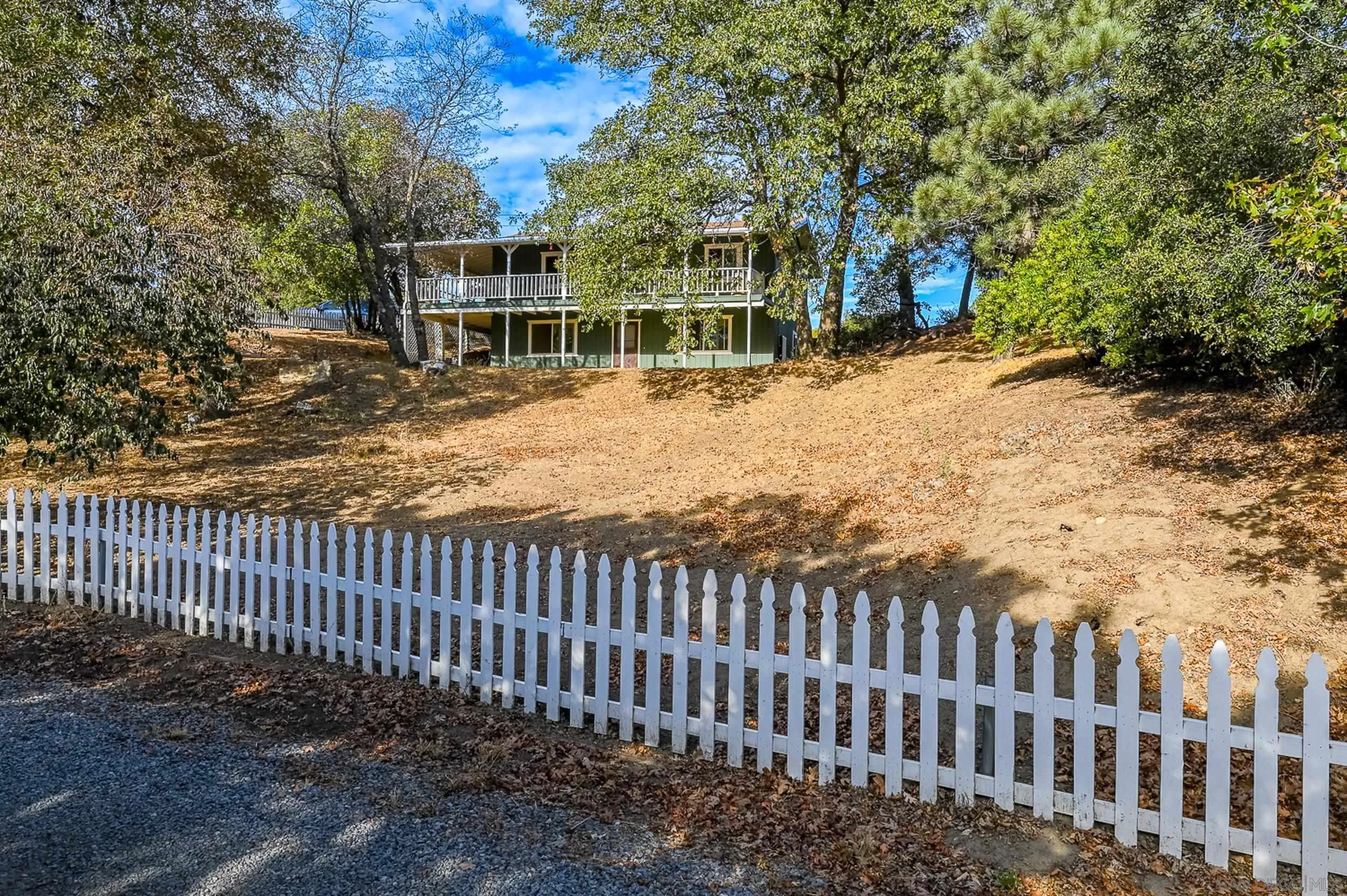 https://cdn.realtyfeed.com/cdn/127/260022594/deba2df9a844c5e00884358260e47067.webp