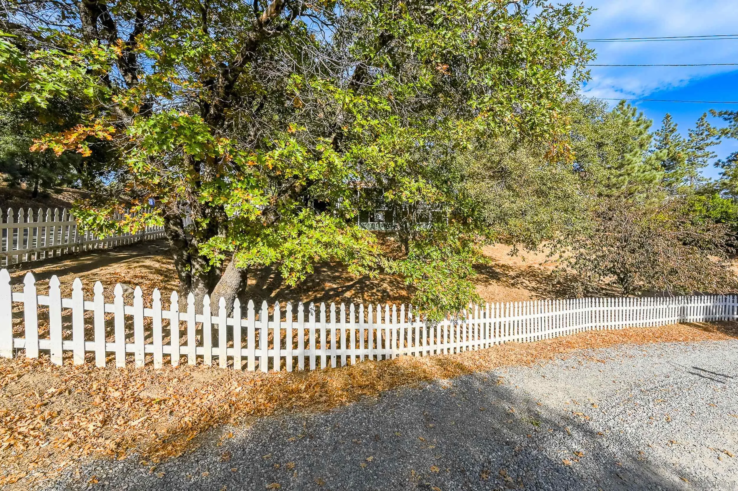 https://cdn.realtyfeed.com/cdn/127/260022594/f9fde2afd2a9c28bfeb030bc80485be8.webp