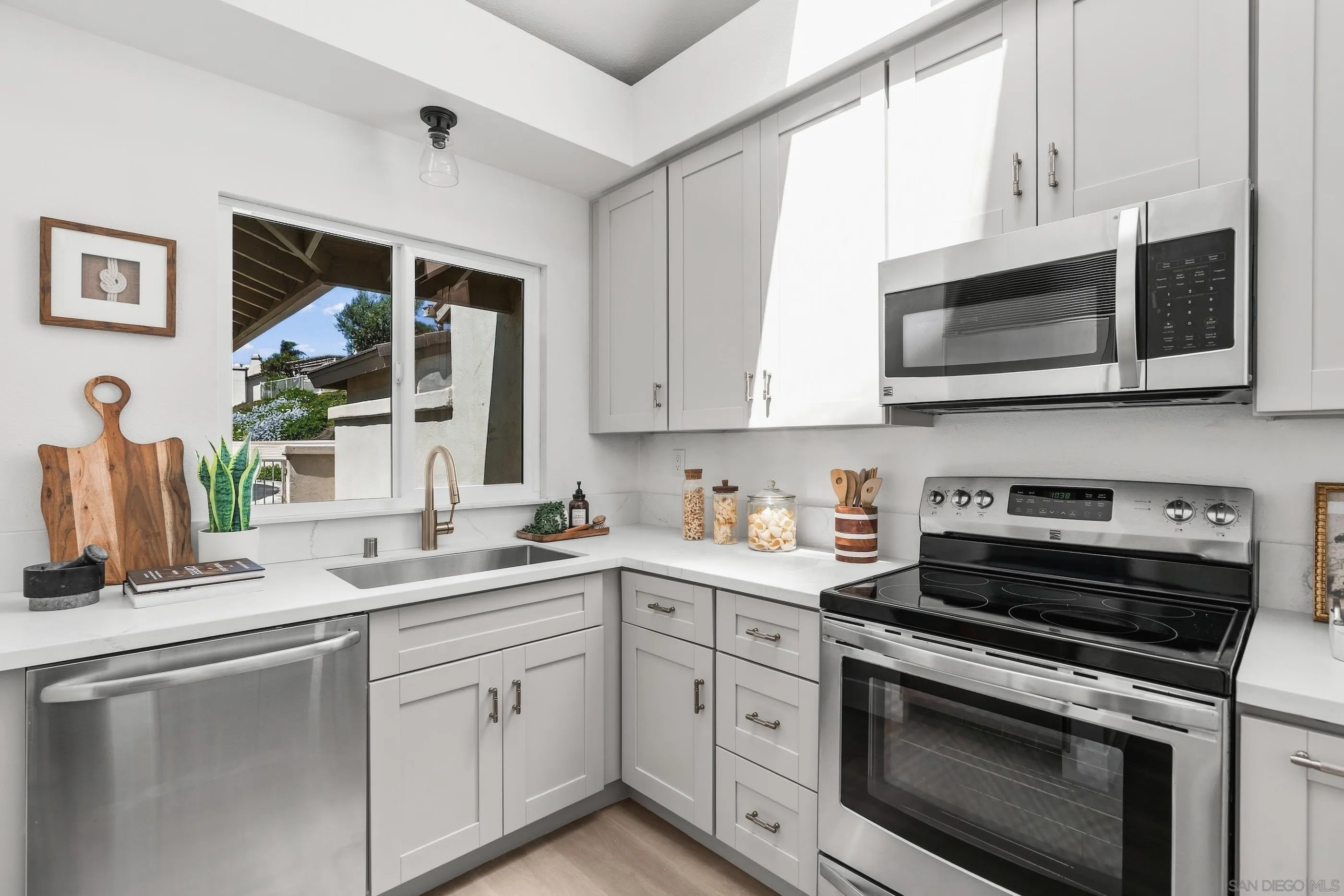 https://cdn.realtyfeed.com/cdn/127/260022596/8704b74e54e833ab7645ff24b1437be0.webp