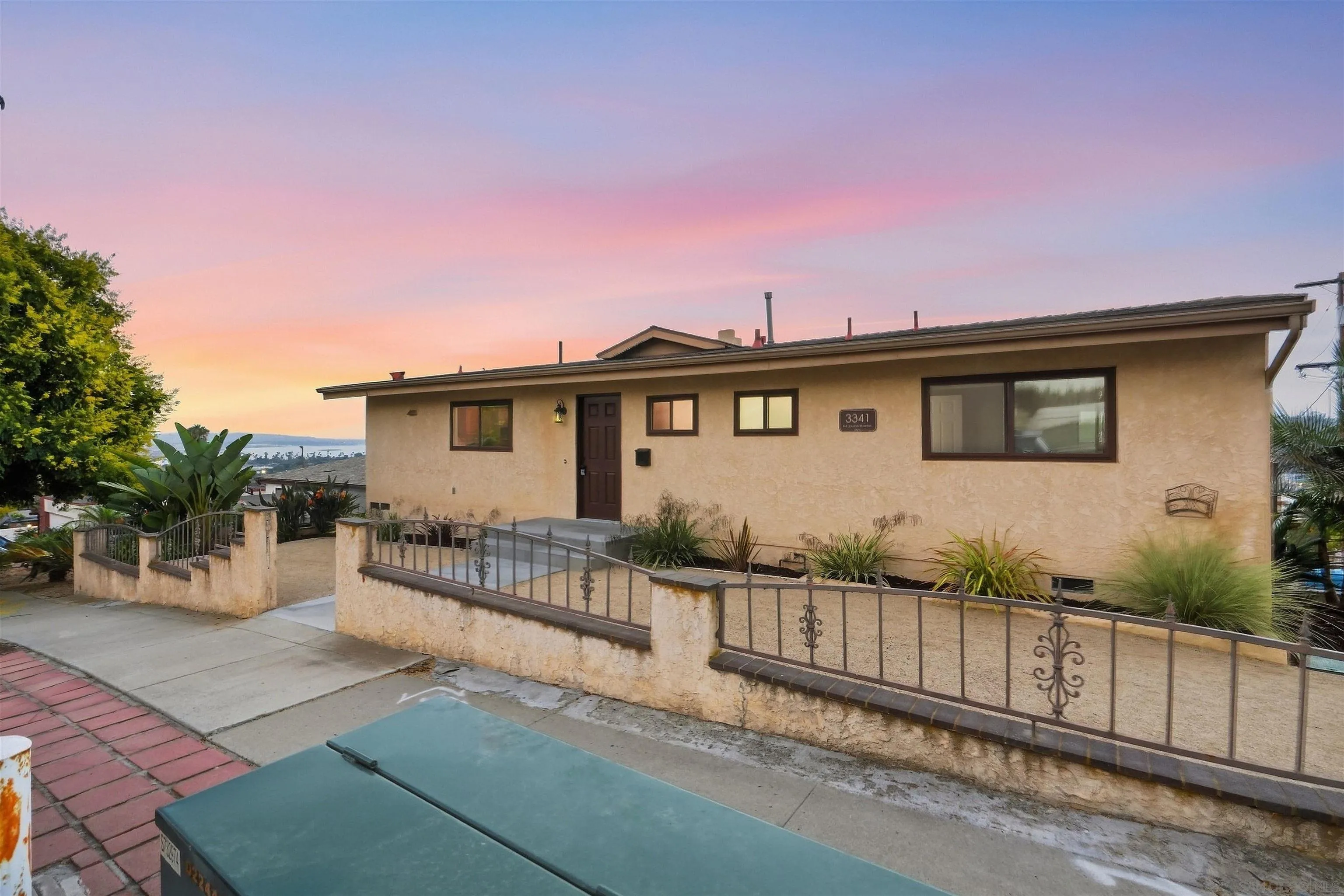 https://cdn.realtyfeed.com/cdn/127/260022598/2424e079defa95808f2c69c638ea9242.webp