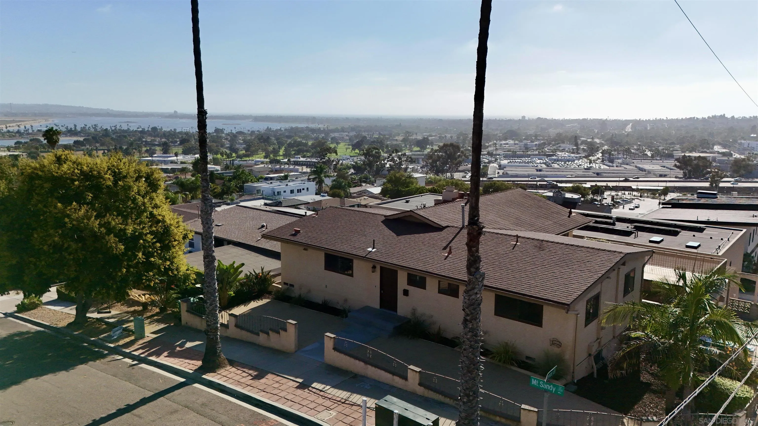 https://cdn.realtyfeed.com/cdn/127/260022598/60d8b98a94f1c87d93f7b6dbdf8ed20e.webp