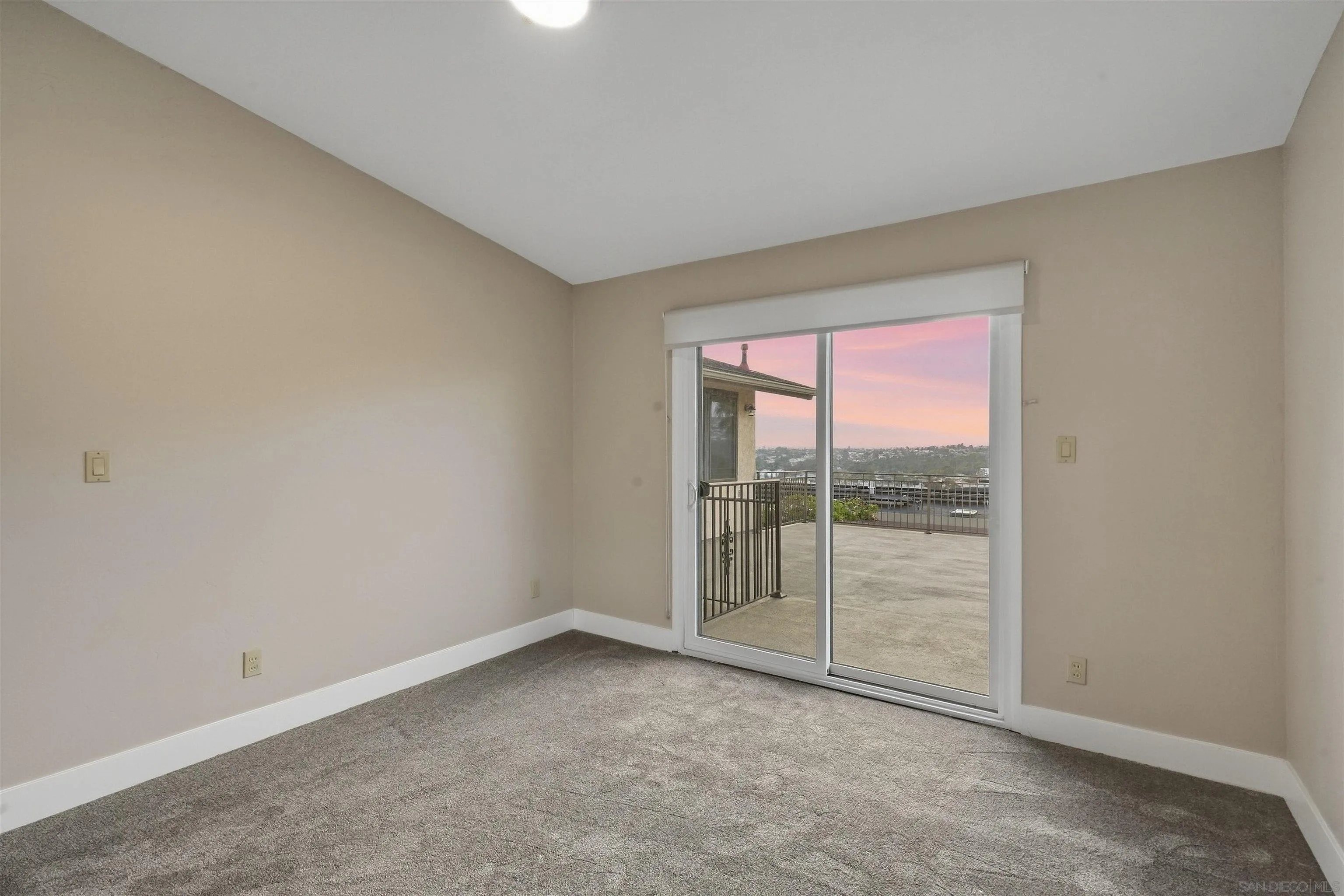 https://cdn.realtyfeed.com/cdn/127/260022598/63cf807a9bab57b18749dee745a6419f.webp