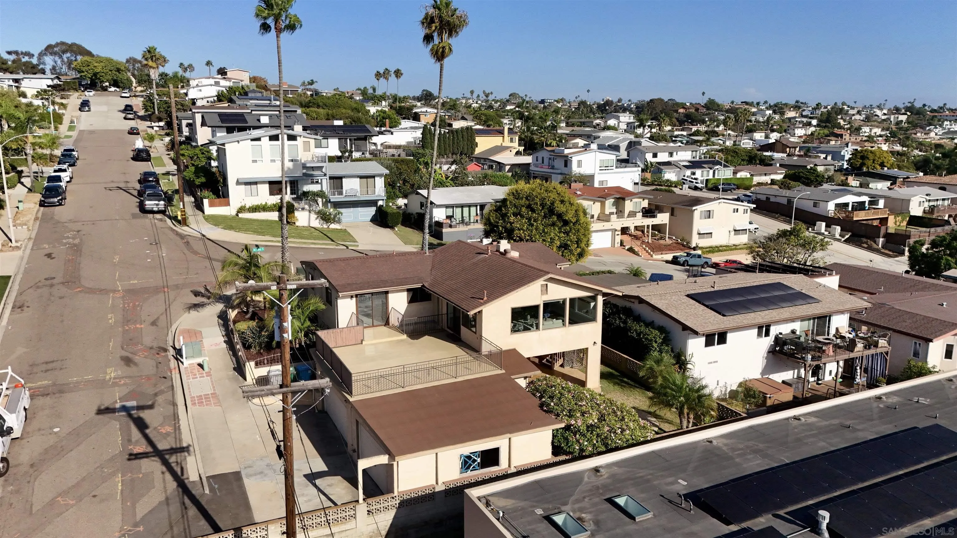 https://cdn.realtyfeed.com/cdn/127/260022598/647817e587c7328e1afcc35d5f789043.webp